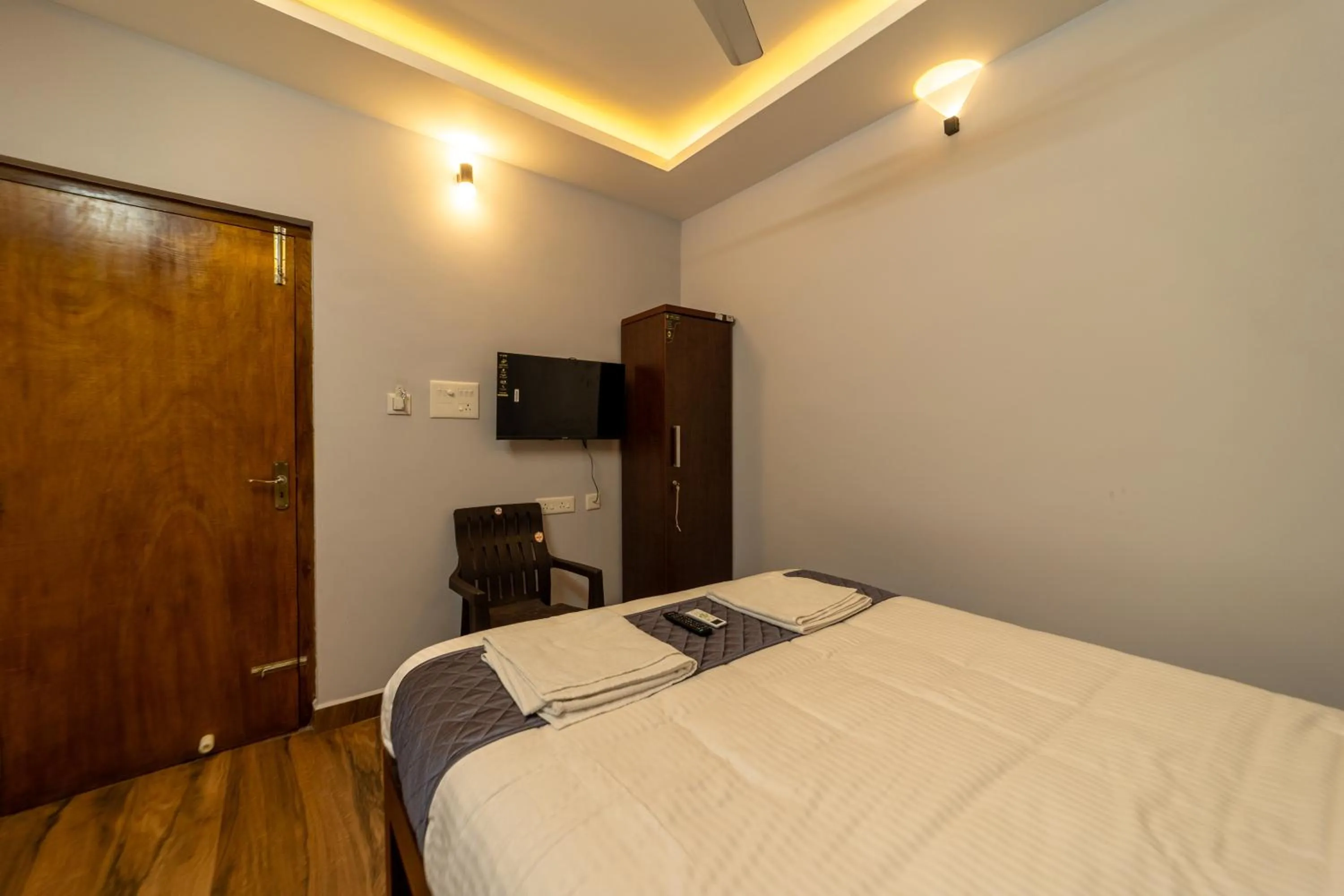 Bed in Lax Residency, White Town, Pondicherry