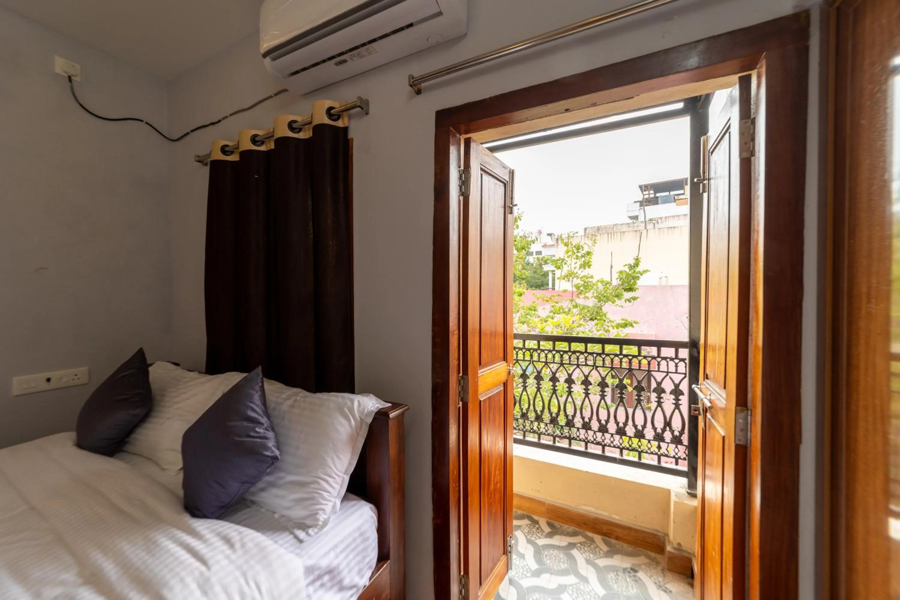 Balcony/Terrace, Bed in Lax Residency, White Town, Pondicherry