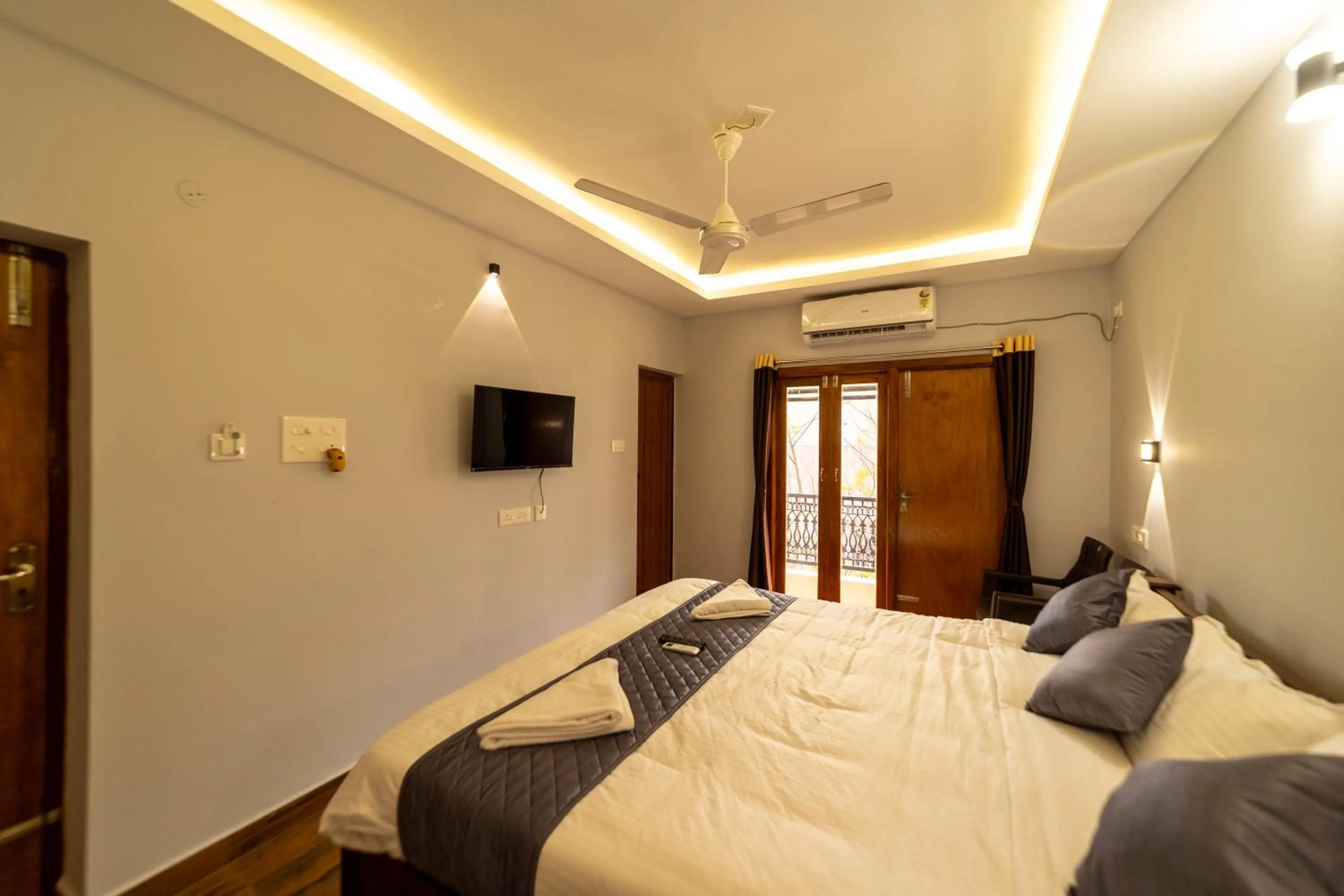 Bed in Lax Residency, White Town, Pondicherry