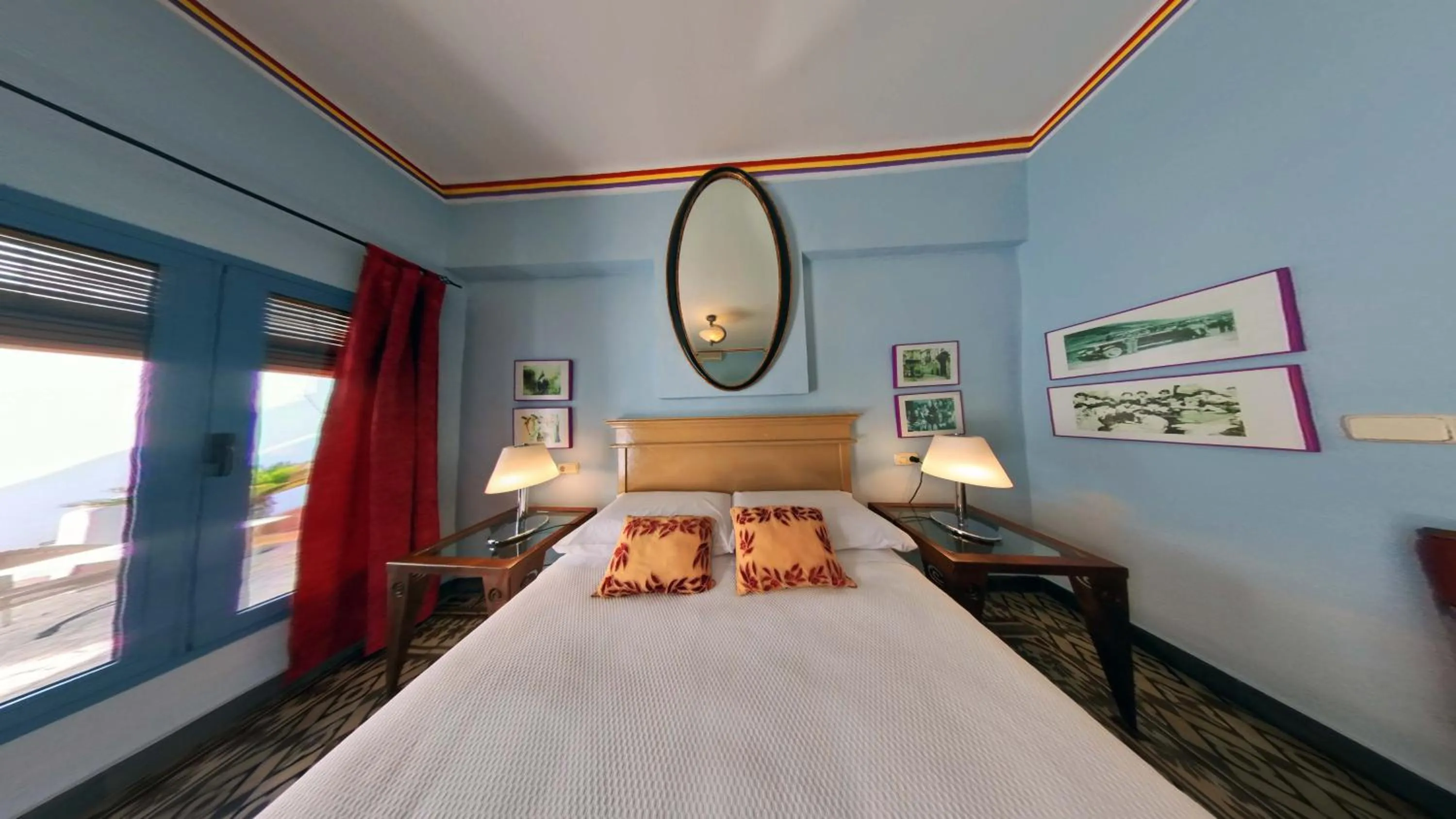 Photo of the whole room, Bed in Hotel Utopía