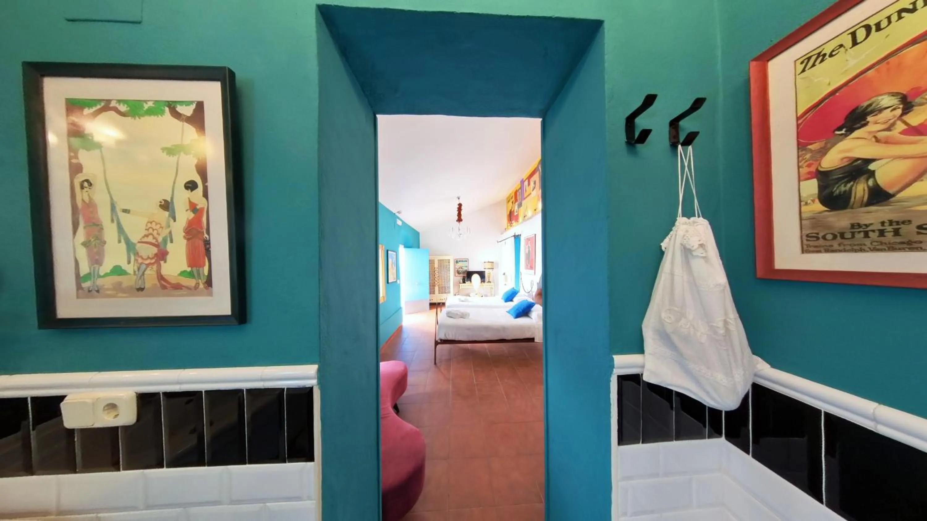 Photo of the whole room, Bed in Hotel Utopía