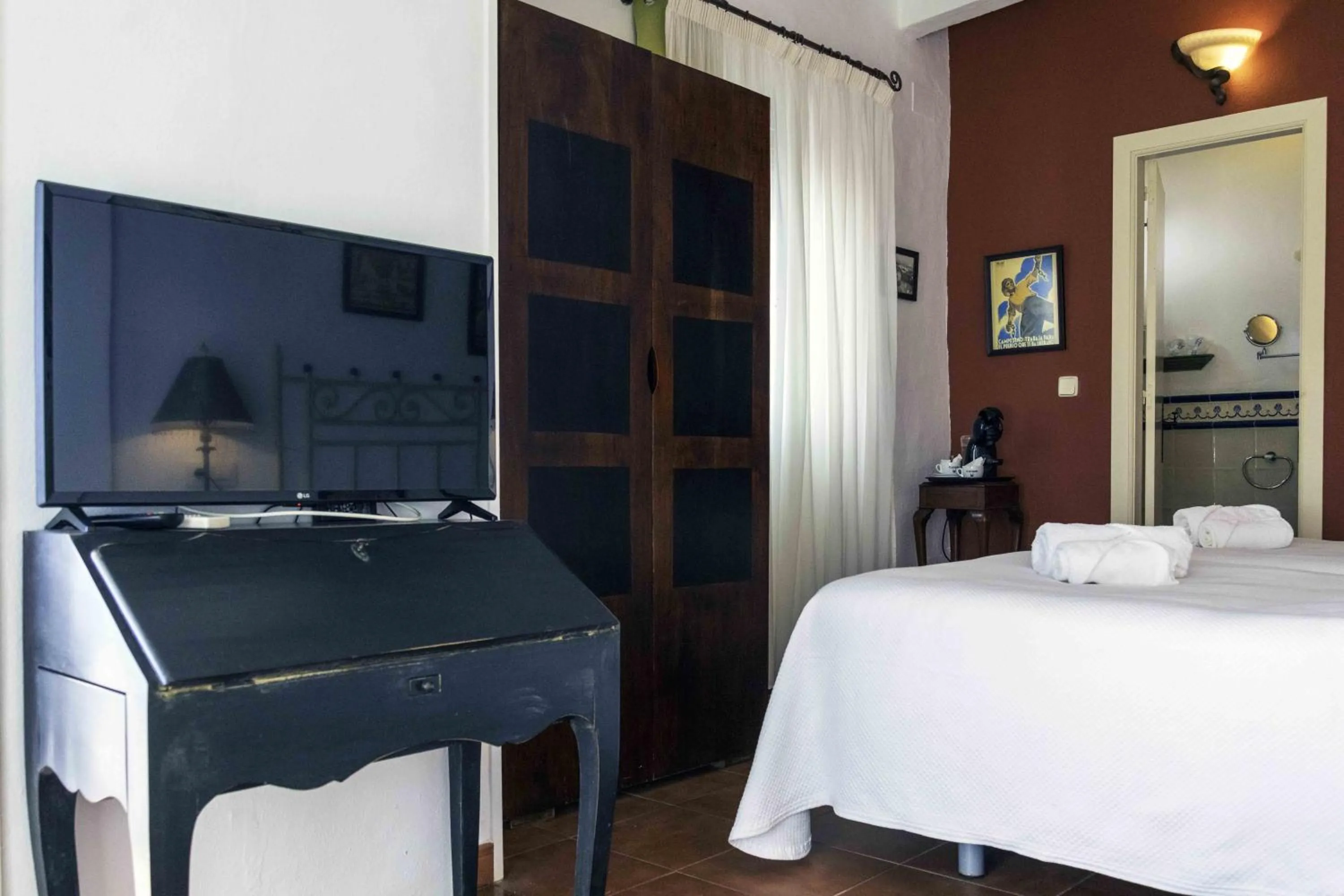 Photo of the whole room, Bed in Hotel Utopía