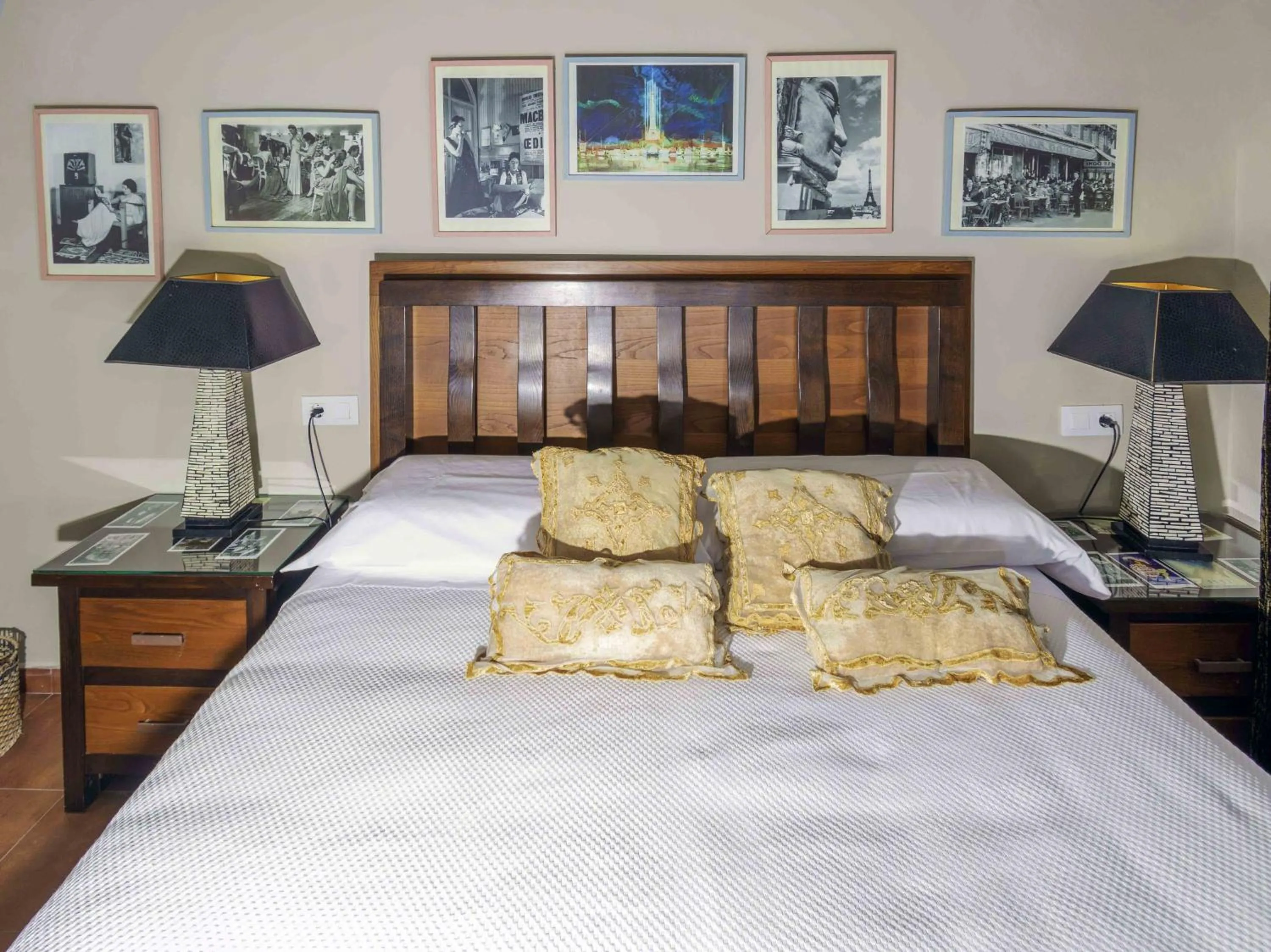 Photo of the whole room, Bed in Hotel Utopía
