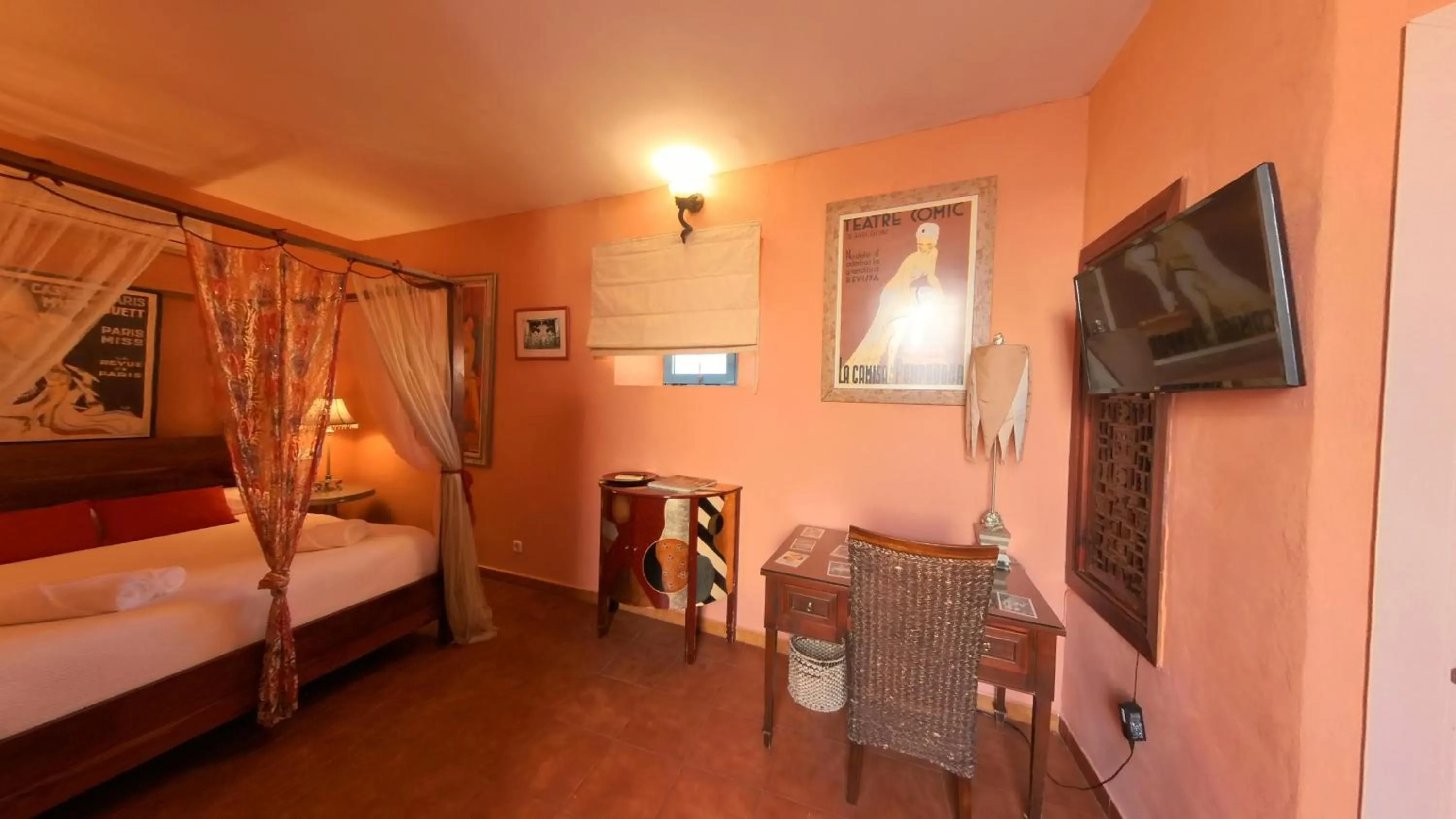 Photo of the whole room, Bed in Hotel Utopía