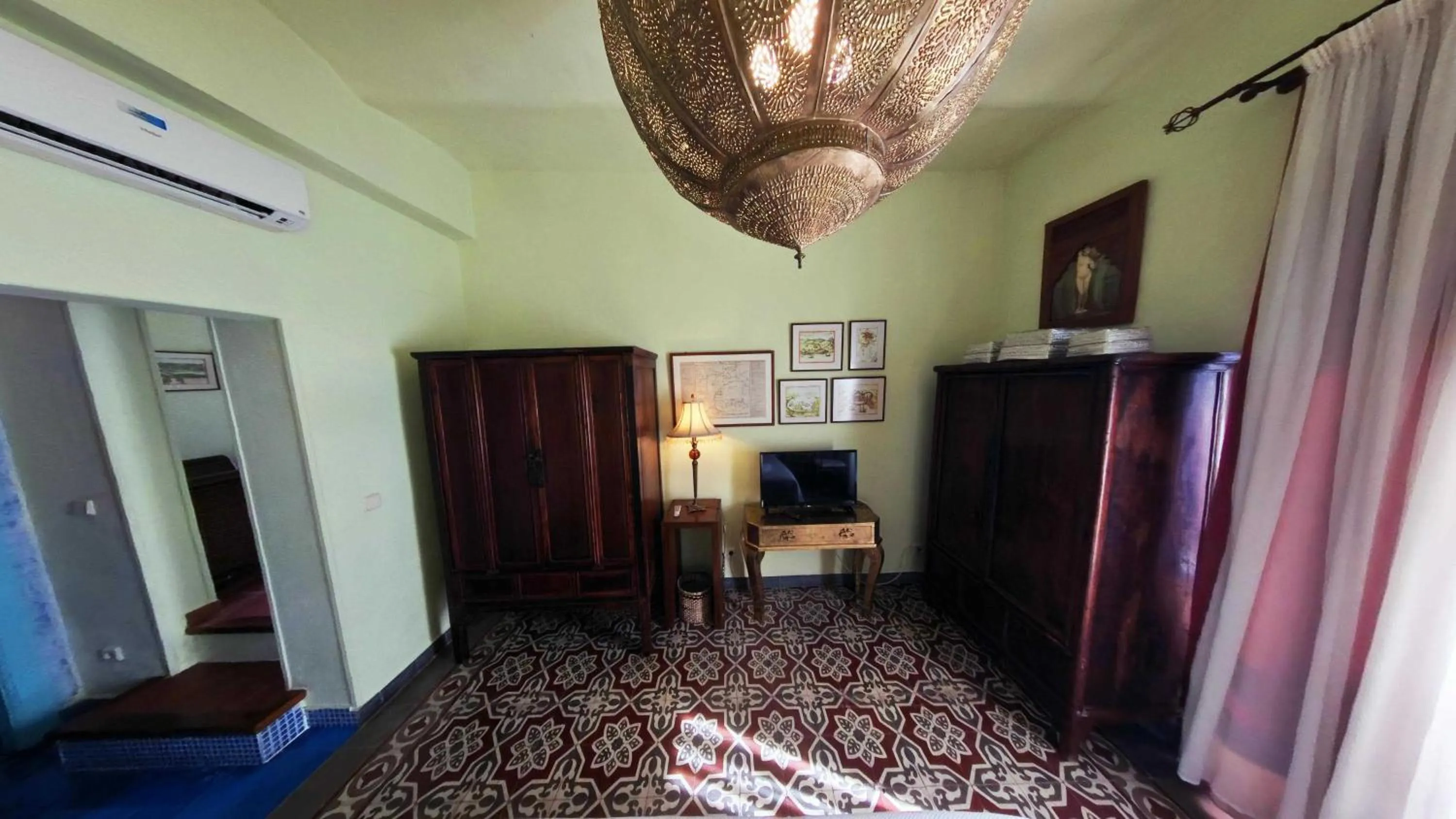 Photo of the whole room in Hotel Utopía