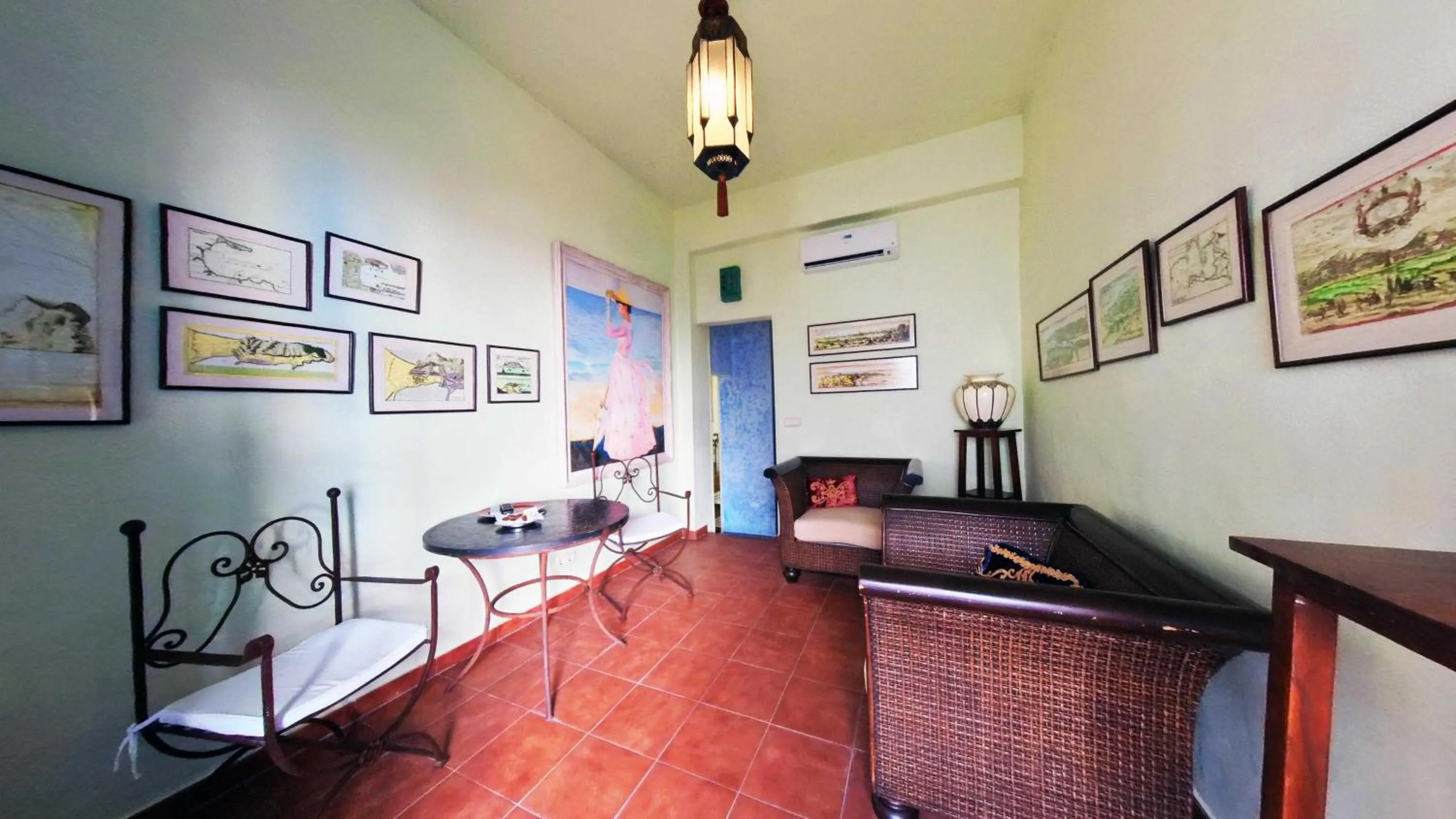 Seating area in Hotel Utopía