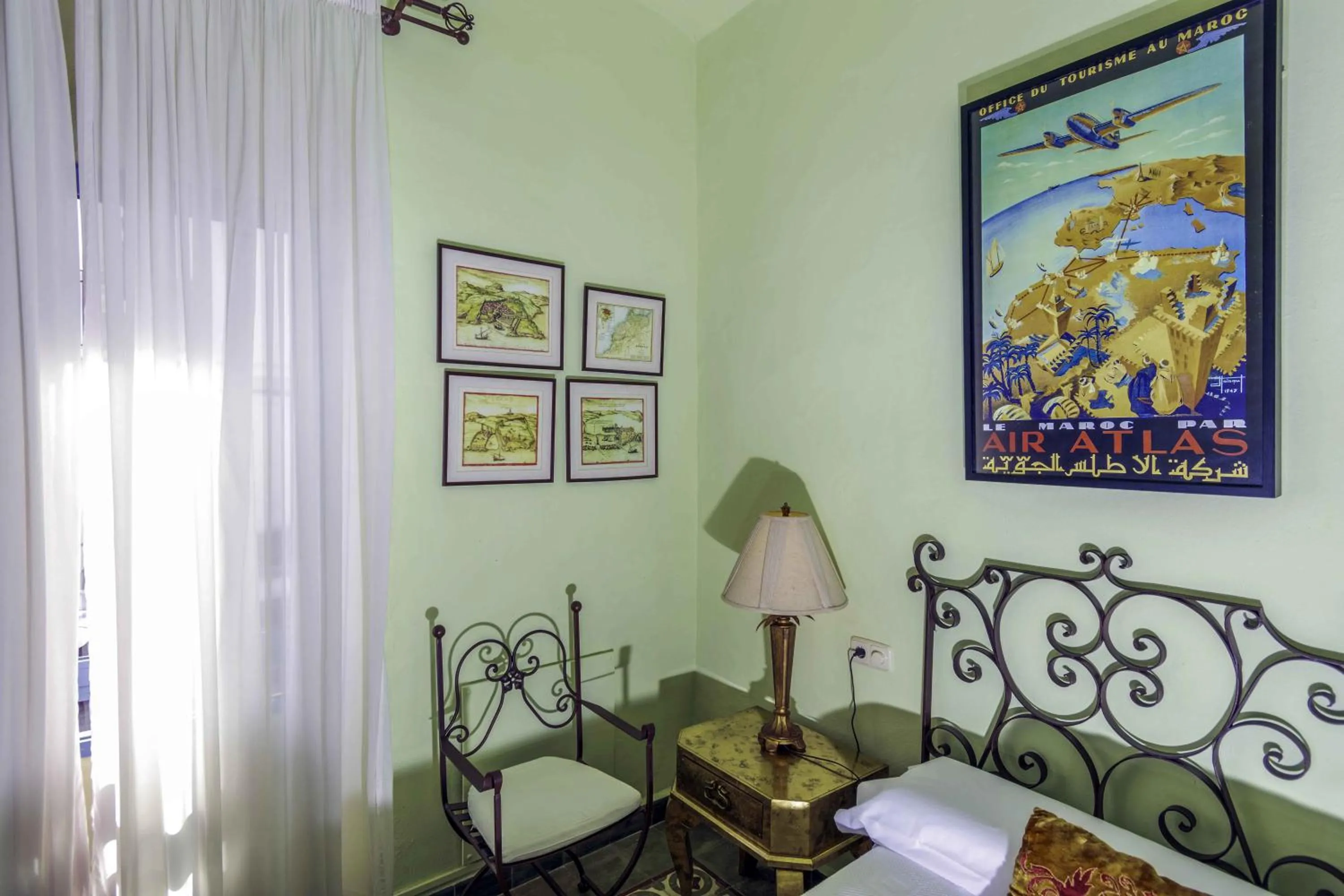 Photo of the whole room in Hotel Utopía