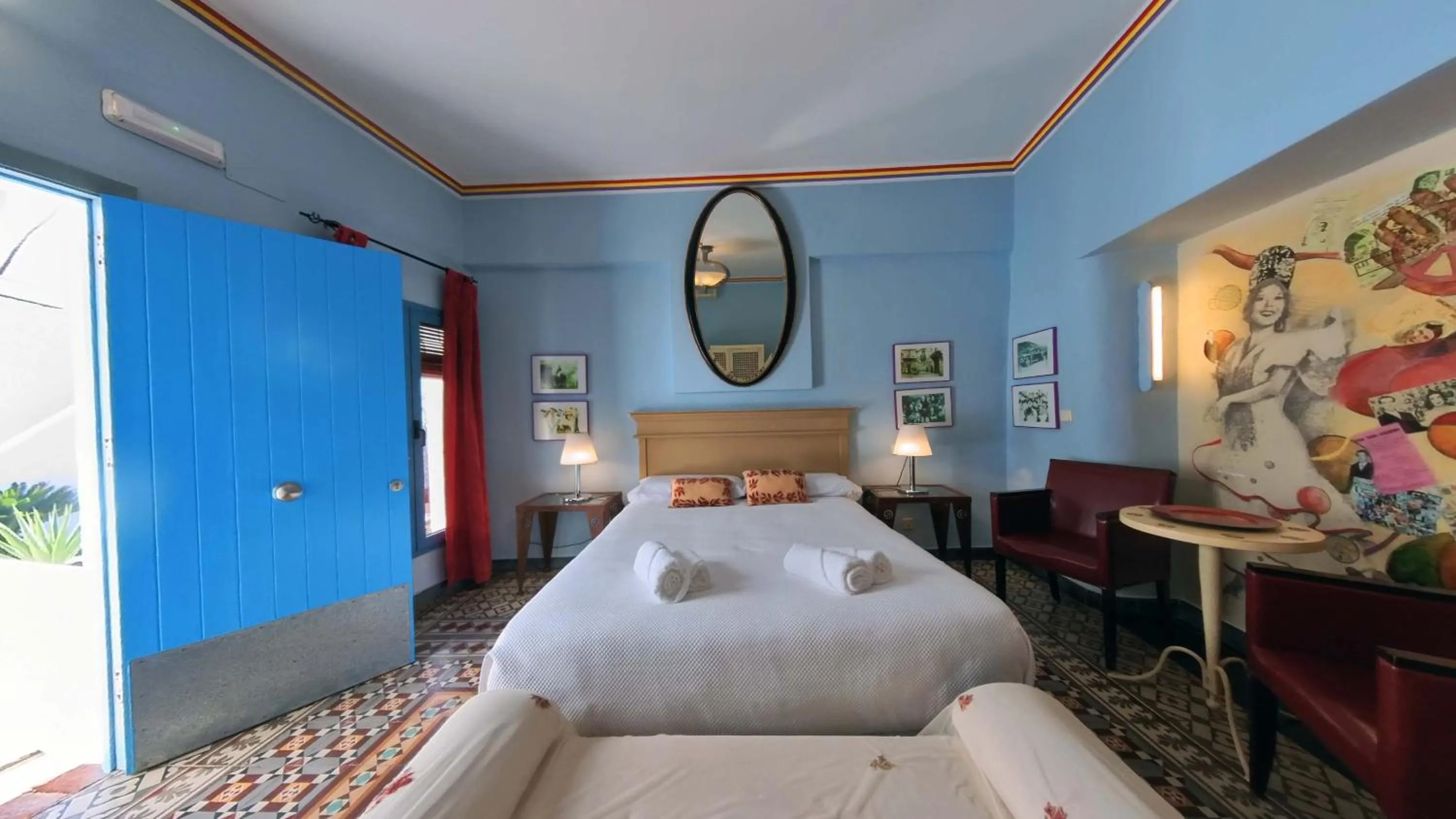 Photo of the whole room, Bed in Hotel Utopía