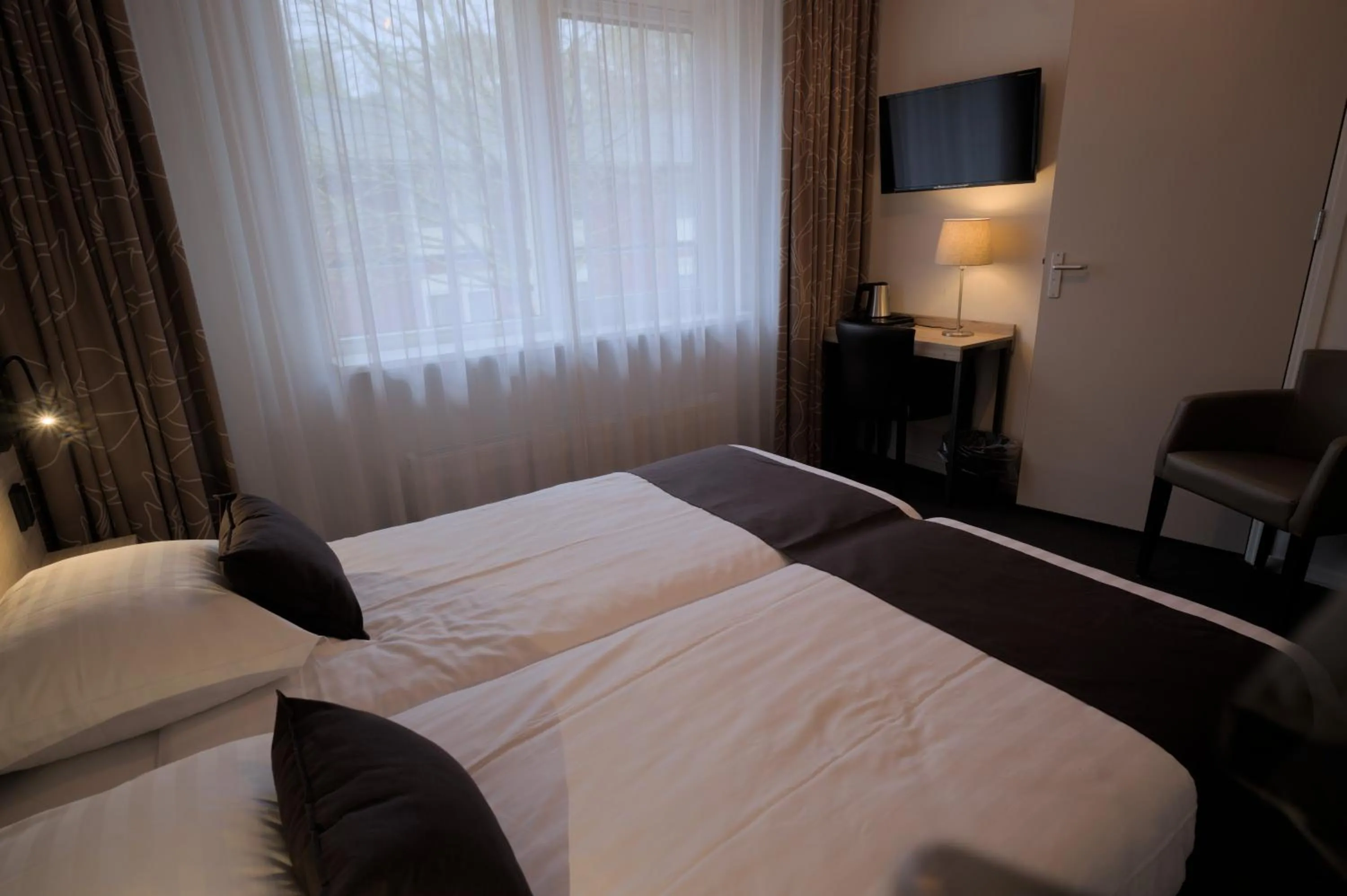 View (from property/room), Bed in Hotel de Stoppelberg