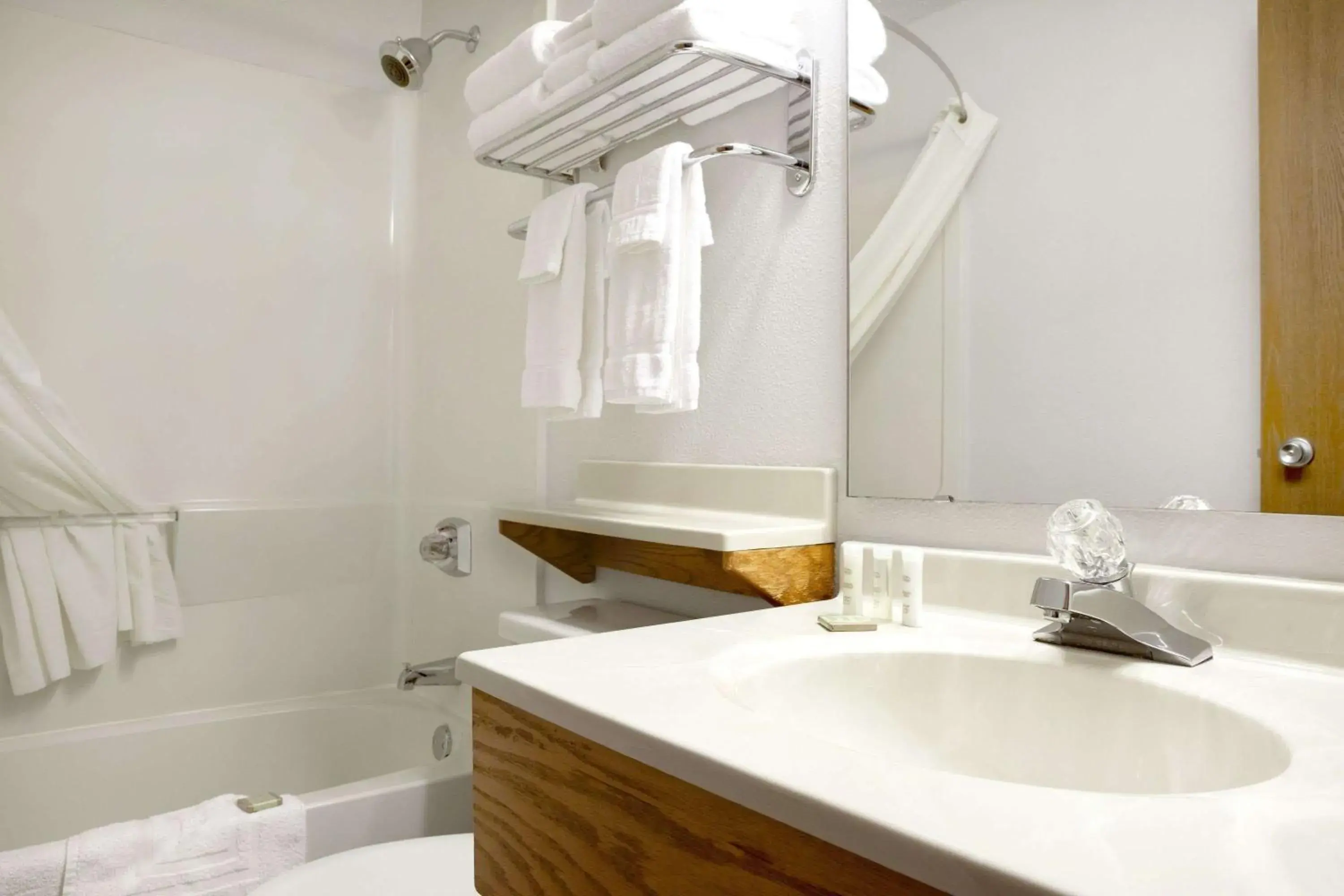 Bathroom in Super 8 by Wyndham Eveleth Bathroom in Super 8 by Wyndham Eveleth