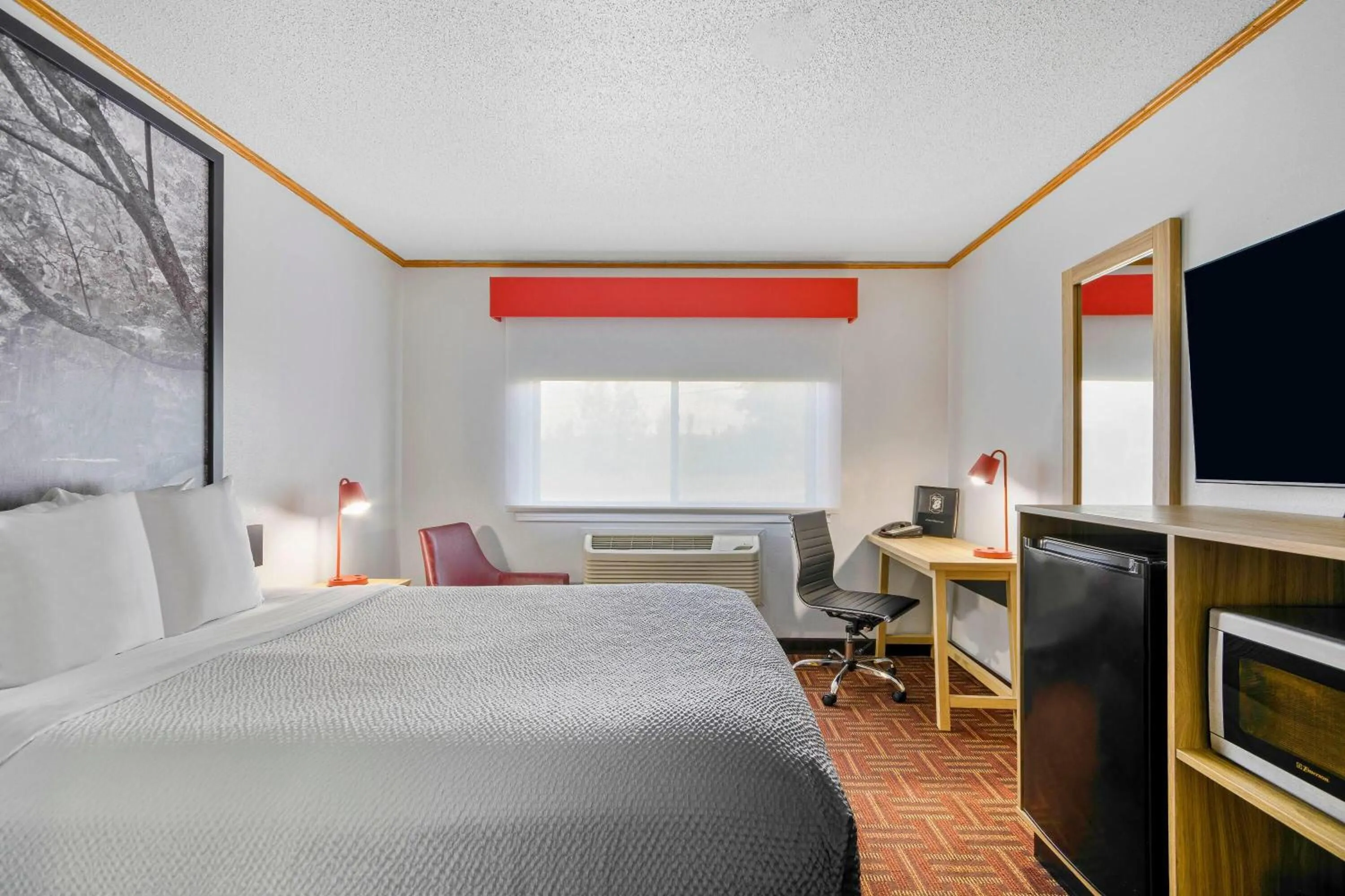 Bed in Super 8 by Wyndham Eveleth