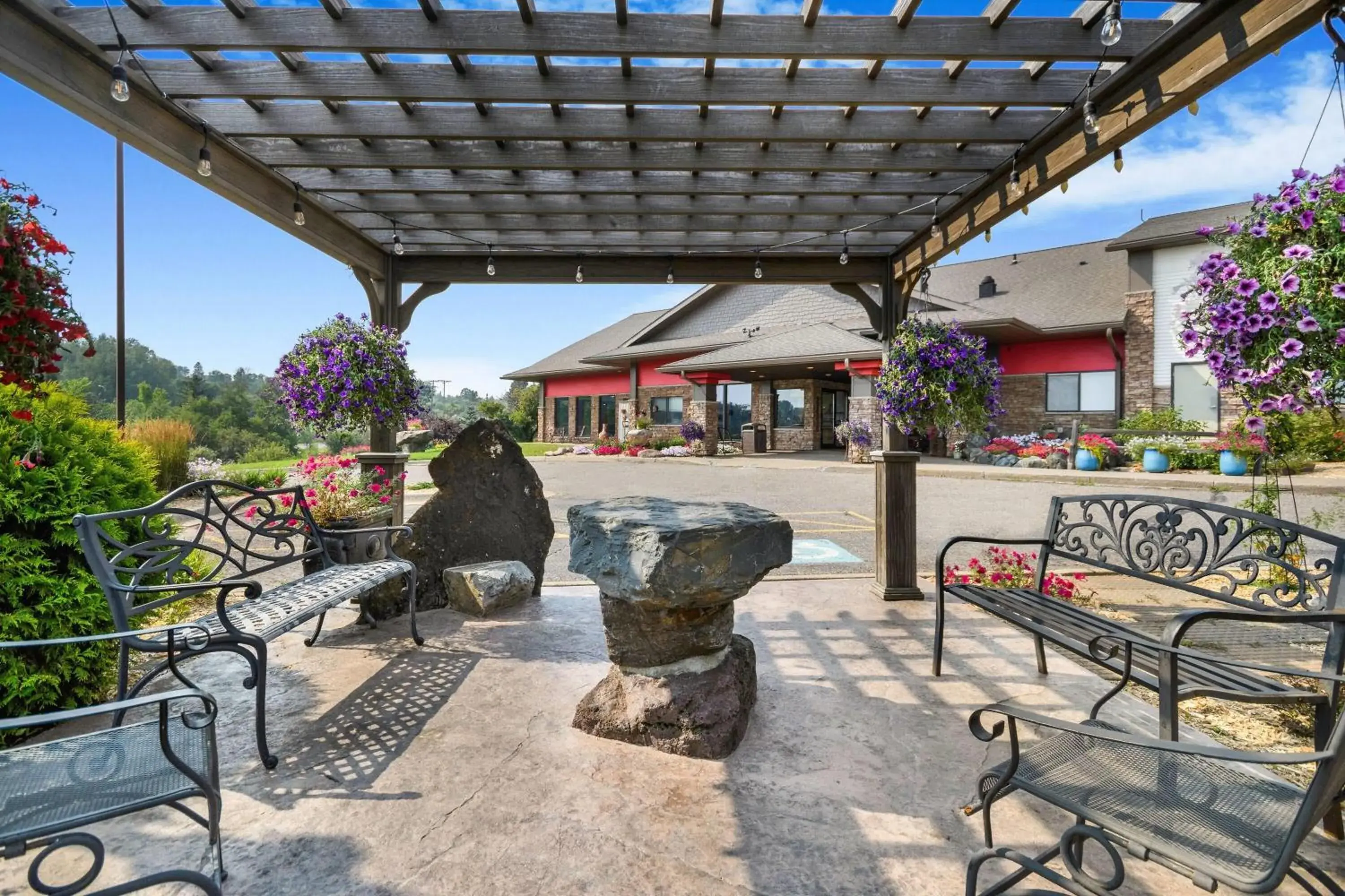 Inner courtyard view in Super 8 by Wyndham Eveleth Inner courtyard view in Super 8 by Wyndham Eveleth