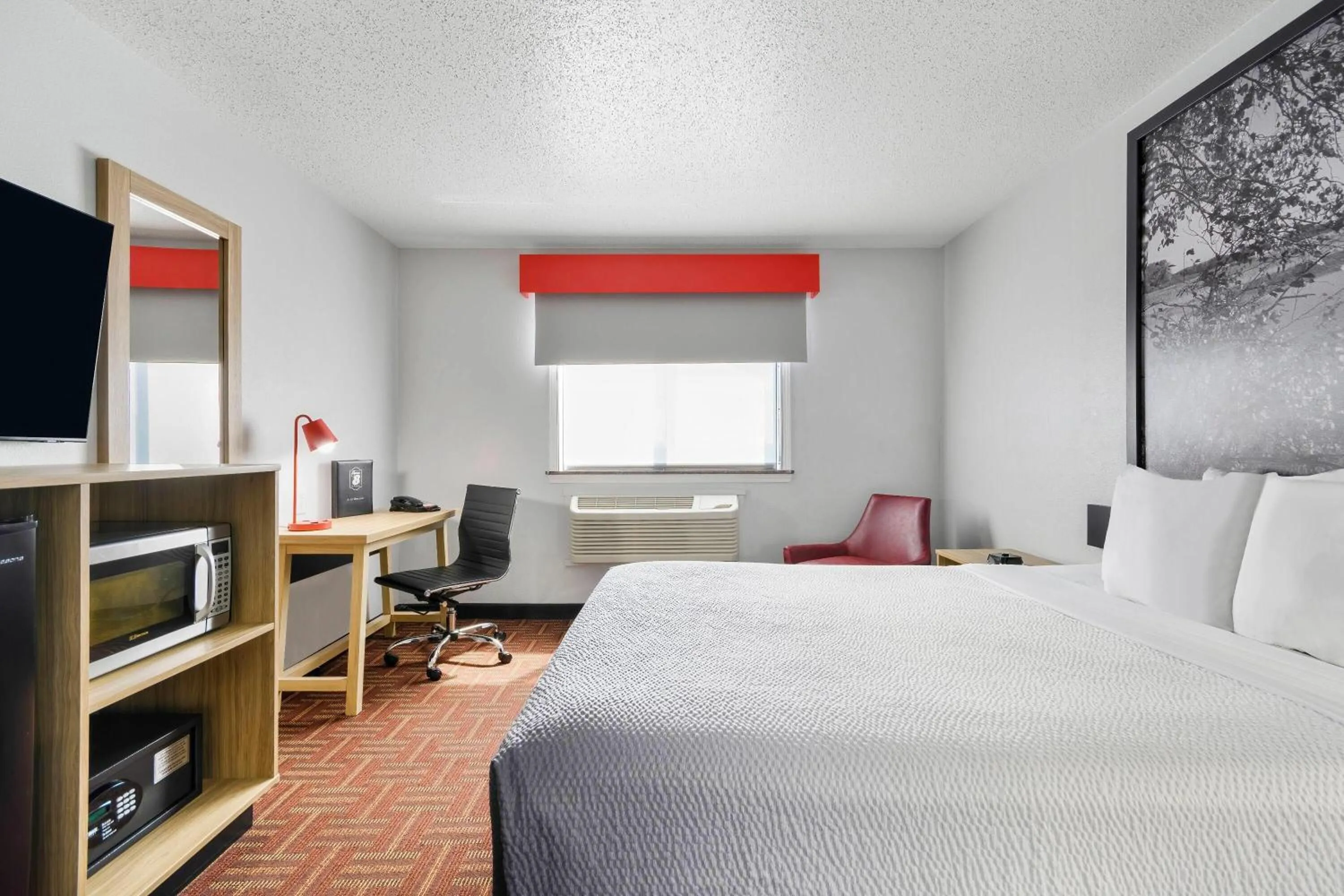 Bed in Super 8 by Wyndham Eveleth