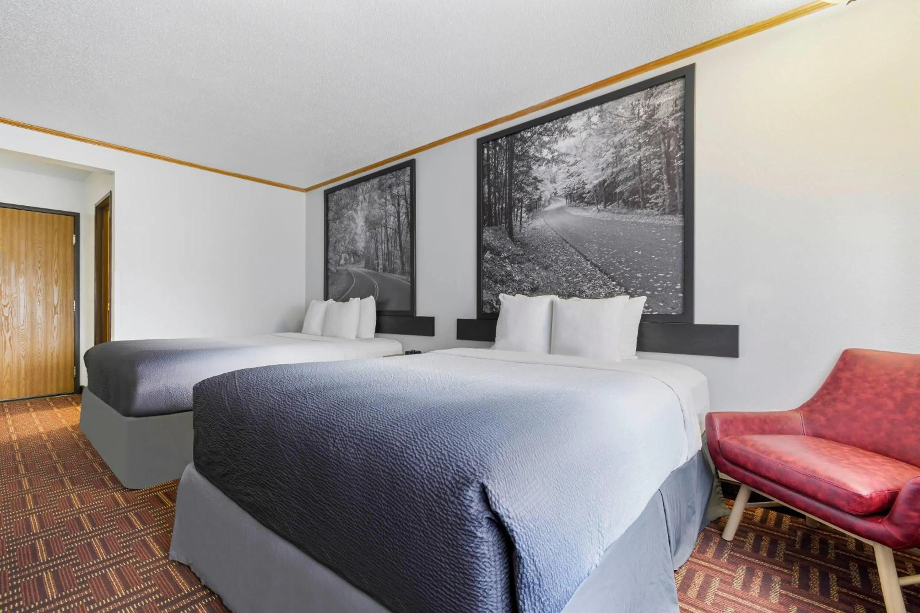 Bed in Super 8 by Wyndham Eveleth