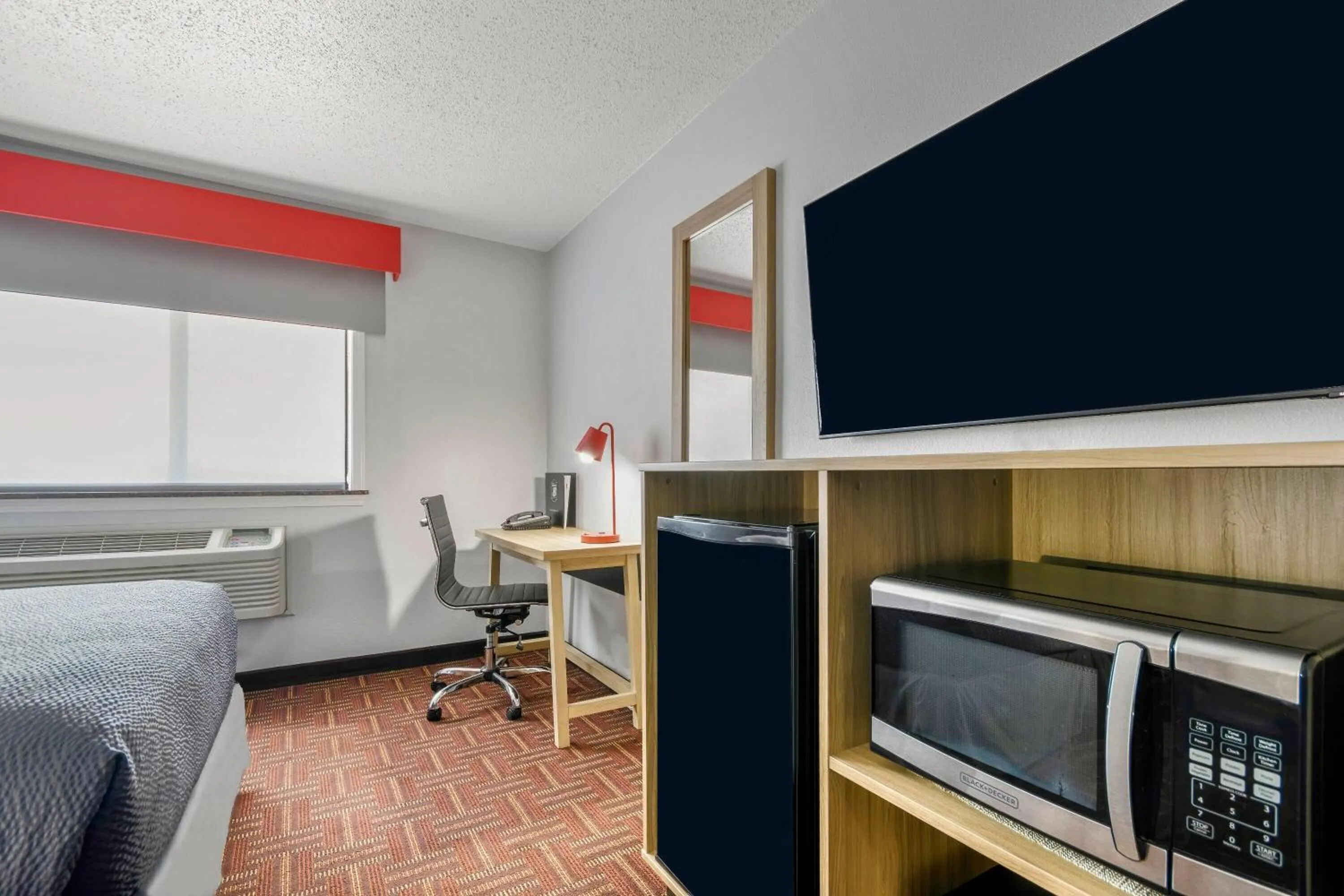 Bed in Super 8 by Wyndham Eveleth