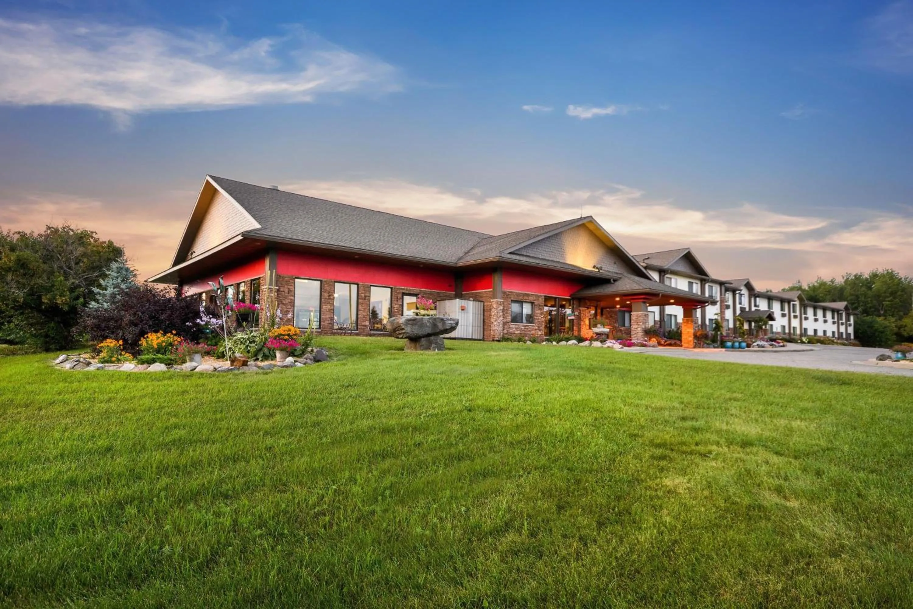 Property building in Super 8 by Wyndham Eveleth