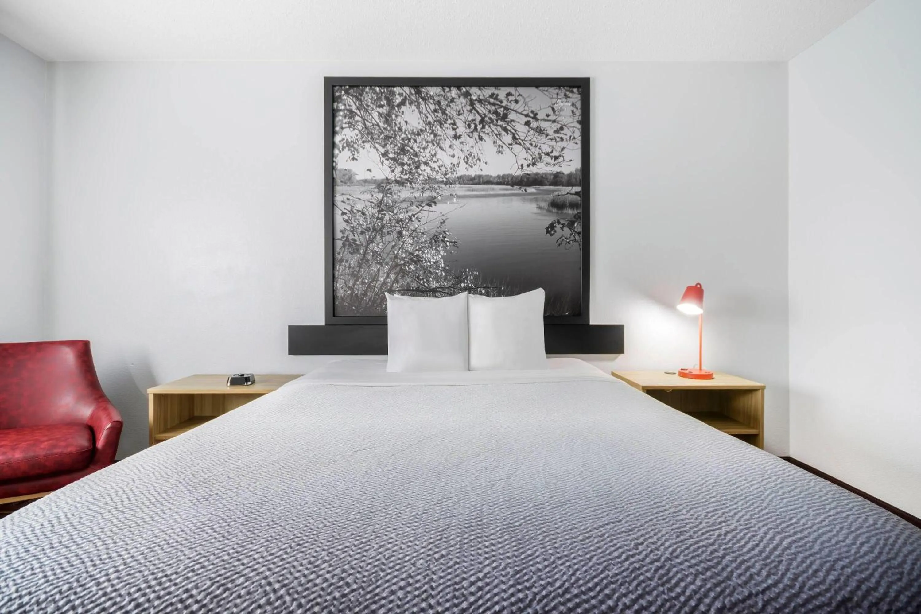 Bed in Super 8 by Wyndham Eveleth