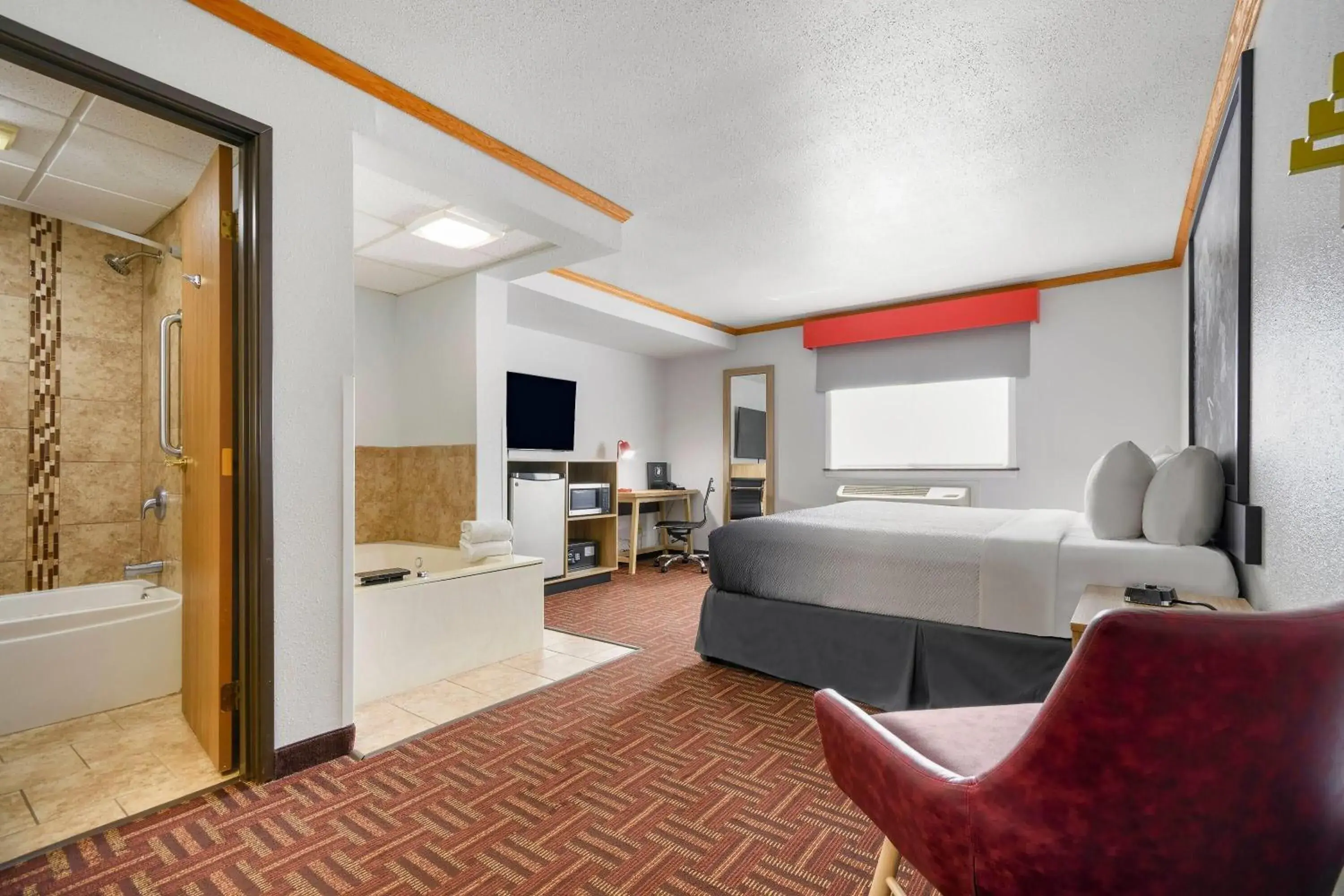 Deluxe King Room - Non-Smoking in Super 8 by Wyndham Eveleth Deluxe King Room - Non-Smoking in Super 8 by Wyndham Eveleth