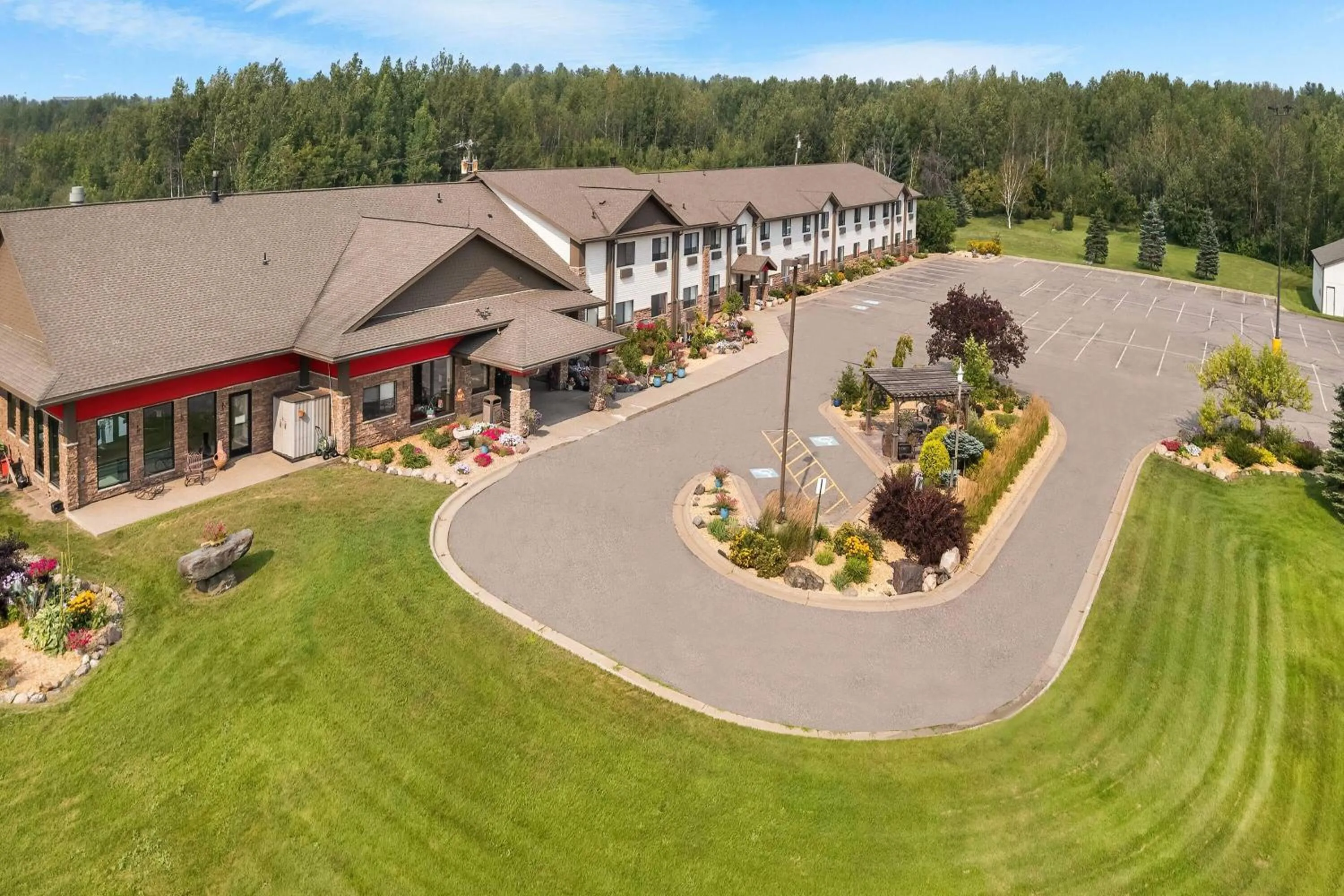 Property building in Super 8 by Wyndham Eveleth