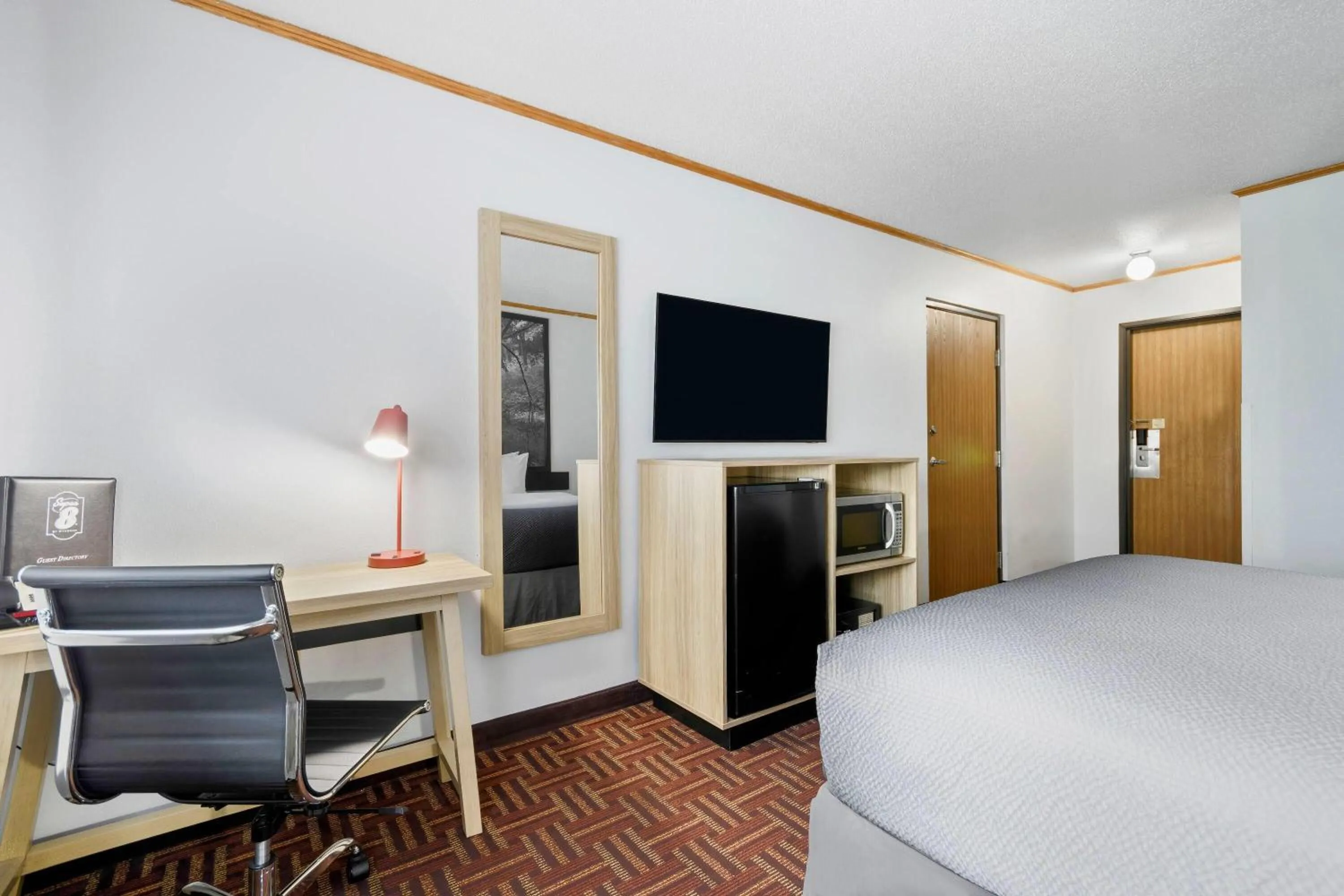 Bed in Super 8 by Wyndham Eveleth