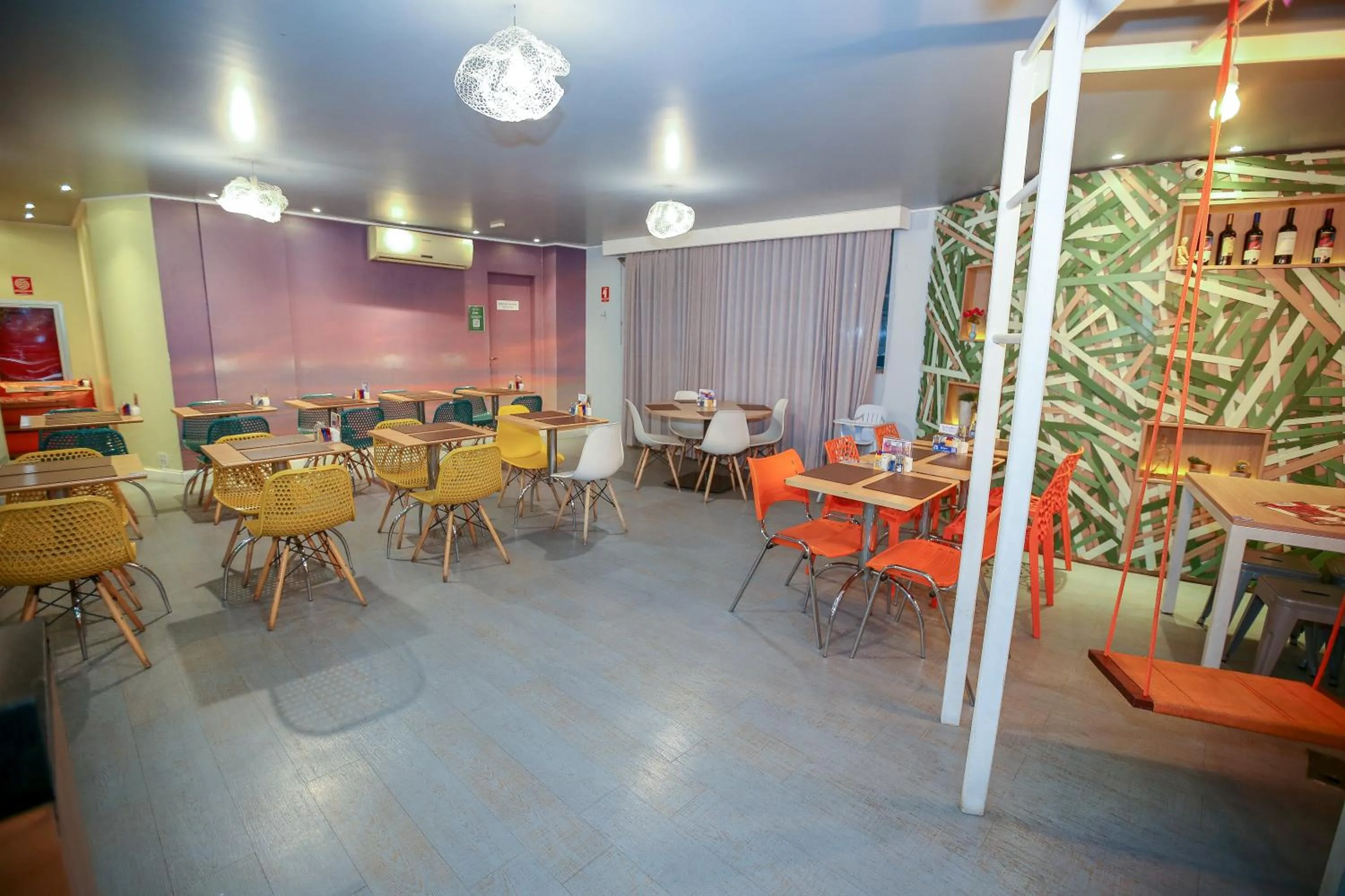 Restaurant/places to eat in Hotel Dan Inn São Carlos By Nacional Inn