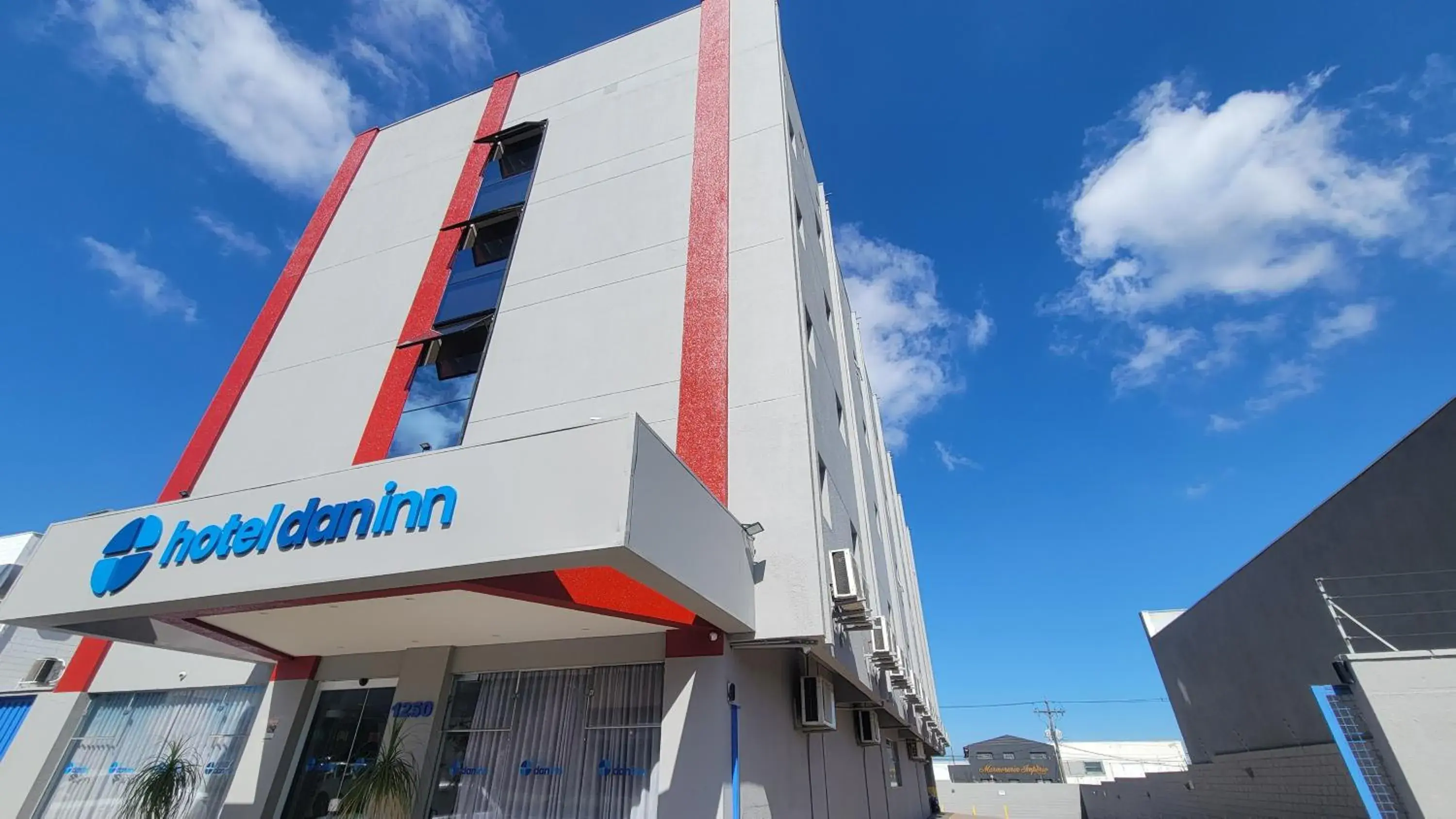 Facade/entrance in Hotel Dan Inn São Carlos By Nacional Inn Facade/entrance in Hotel Dan Inn São Carlos By Nacional Inn