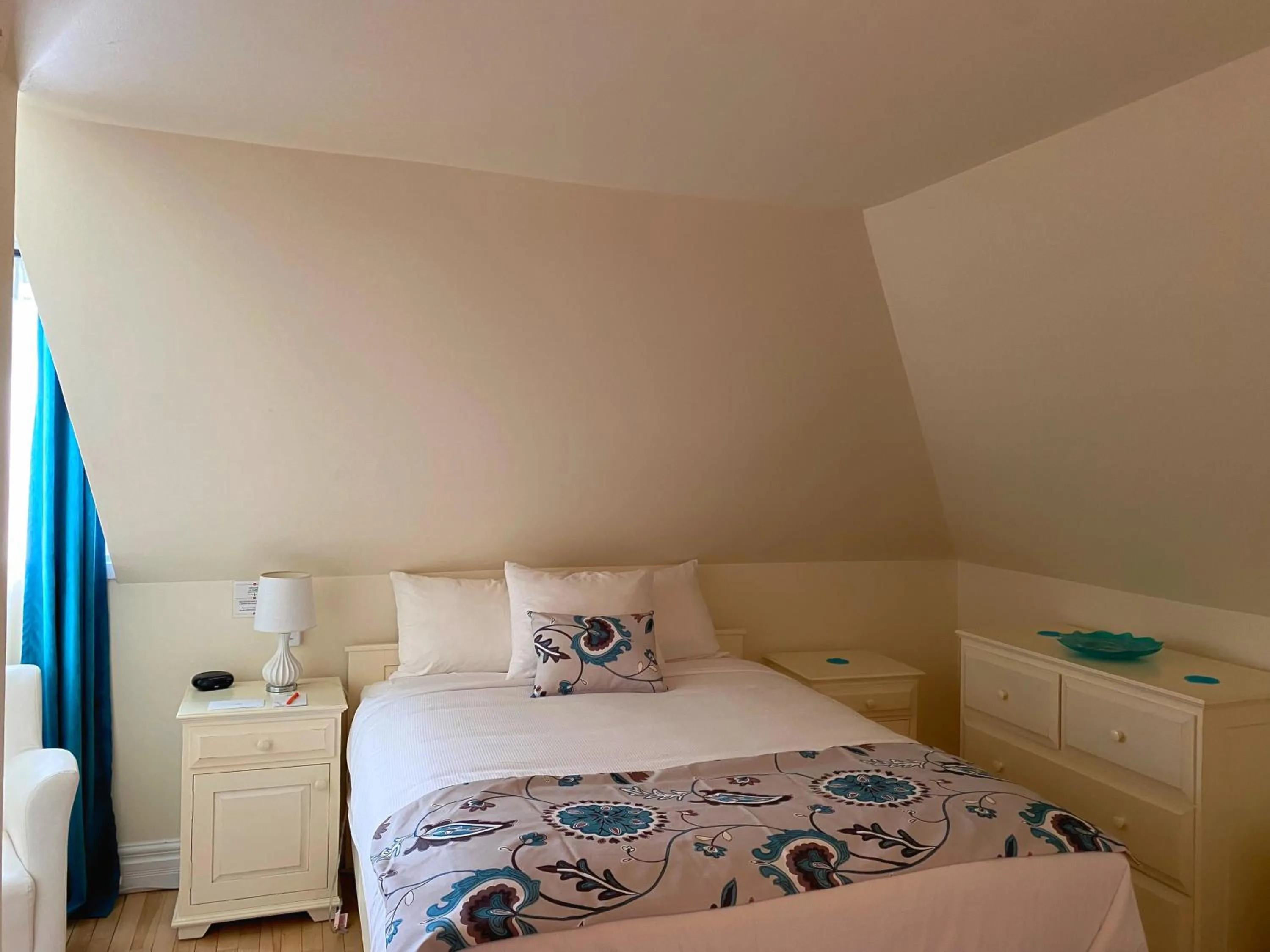 Bedroom, Bed in Maison du matelot