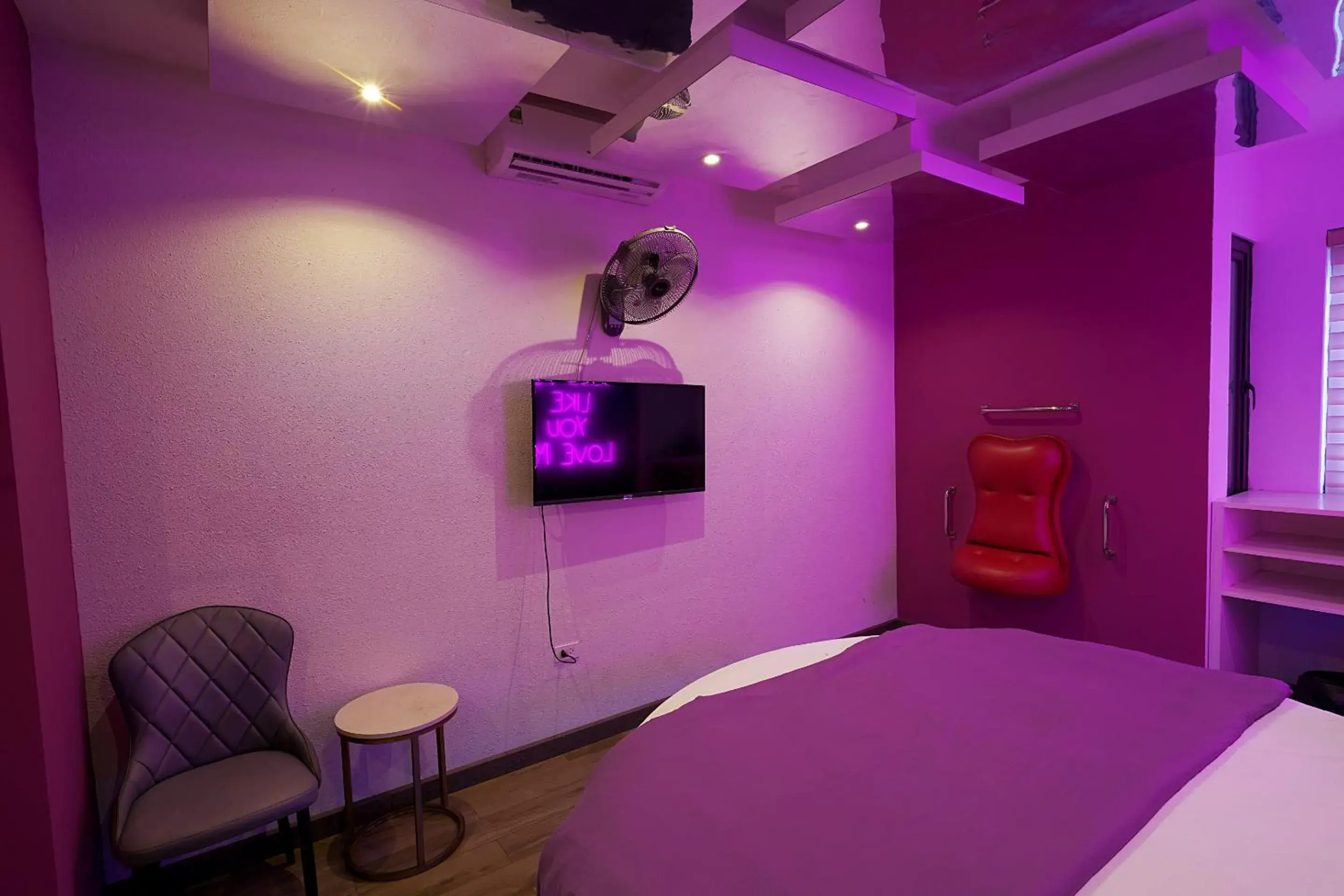 TV and multimedia, Bed in 69 Boutique by Minova TV and multimedia, Bed in 69 Boutique by Minova