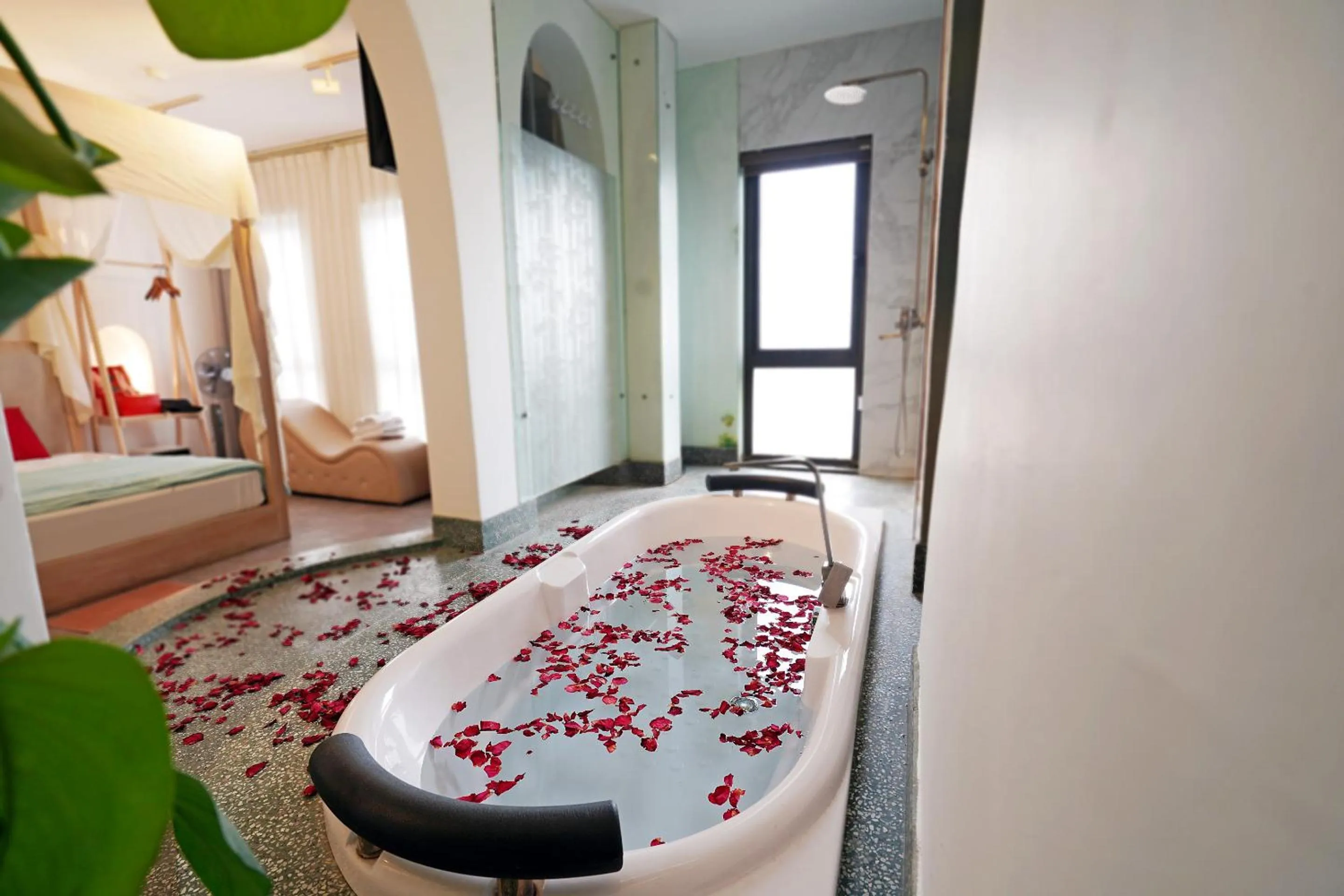 Bath, Bed in 69 Boutique by Minova