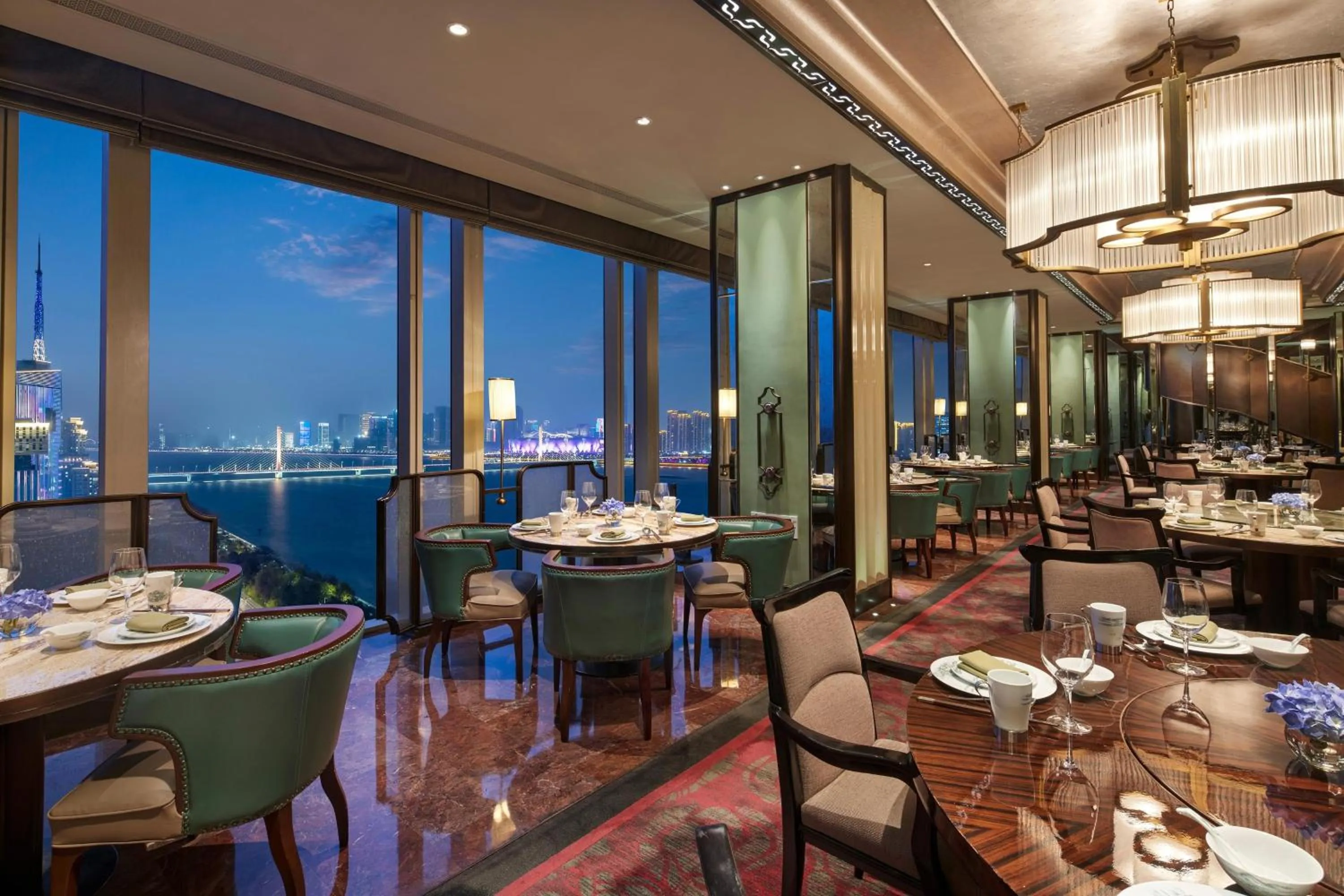 Restaurant/places to eat in The Azure Qiantang, a Luxury Collection Hotel, Hangzhou