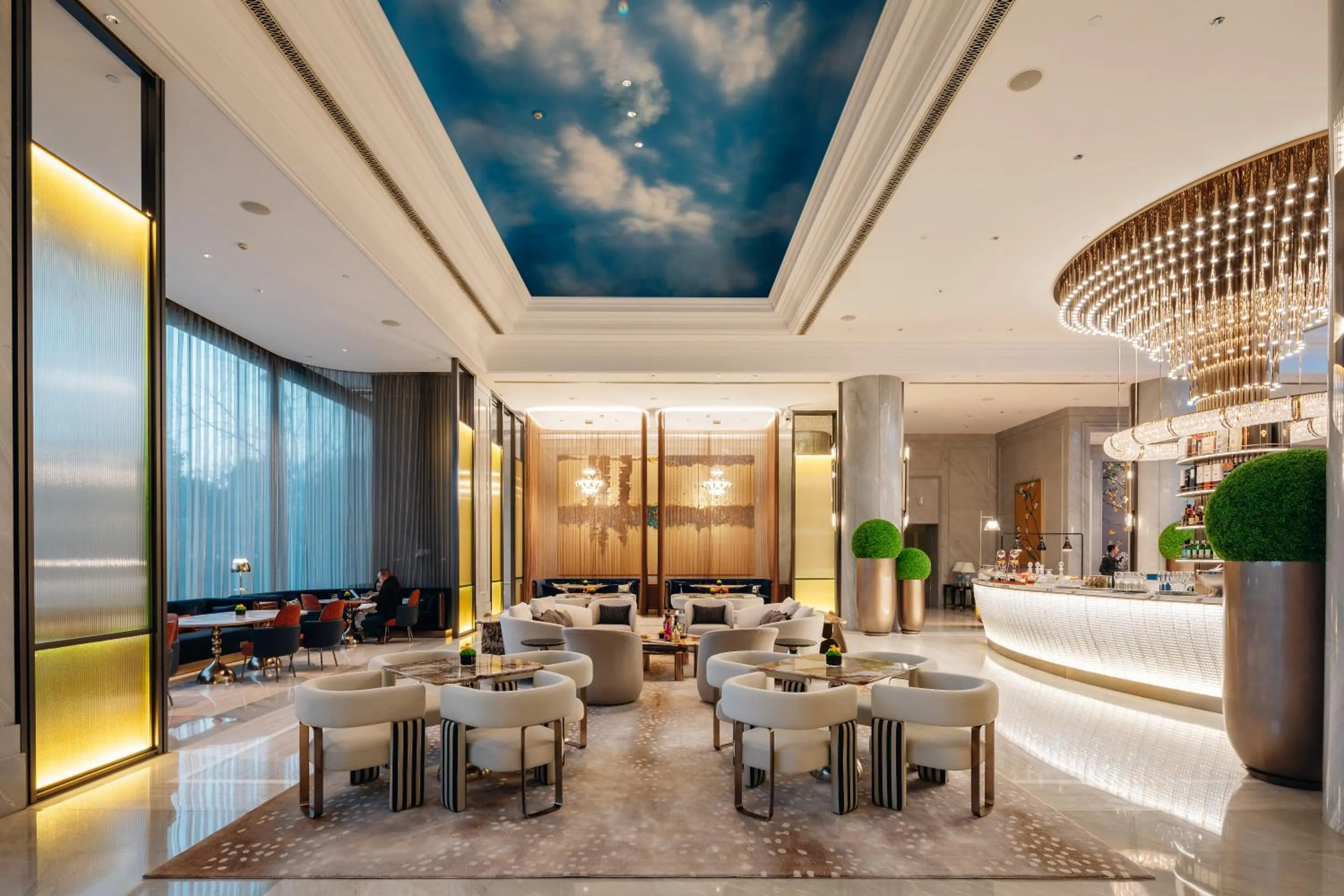 Lounge or bar in The Azure Qiantang, a Luxury Collection Hotel, Hangzhou