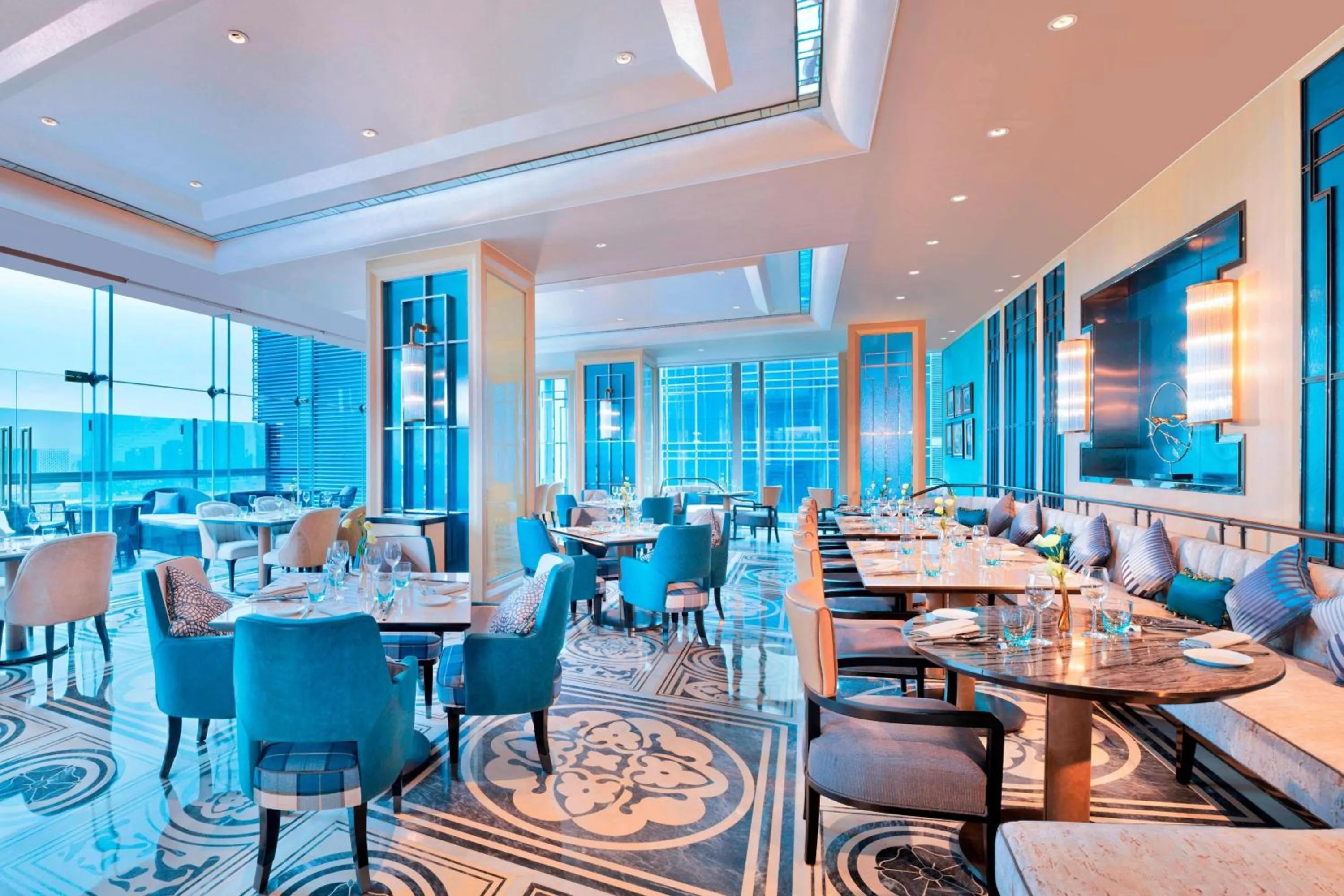 Lounge or bar in The Azure Qiantang, a Luxury Collection Hotel, Hangzhou