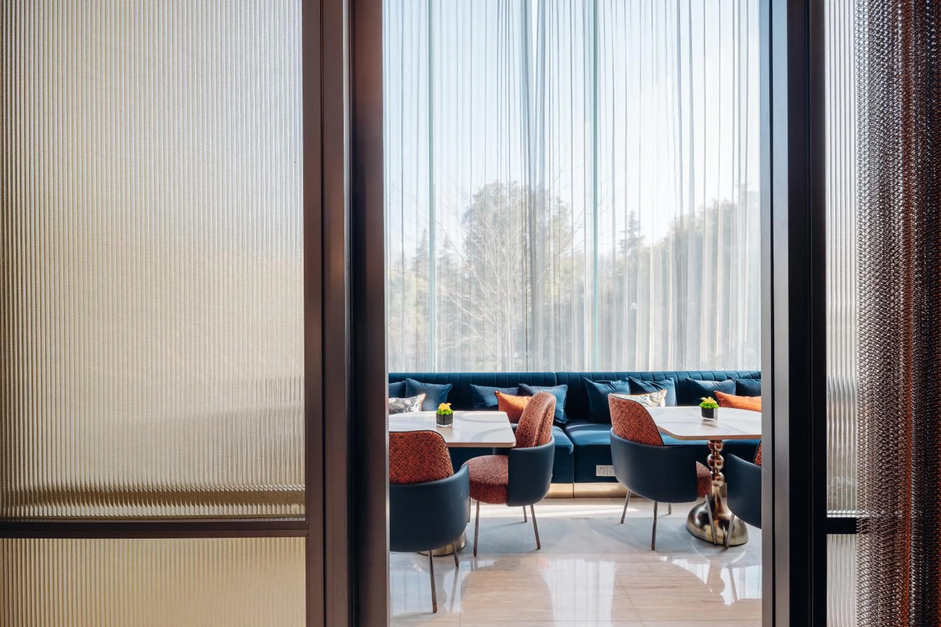 Lounge or bar in The Azure Qiantang, a Luxury Collection Hotel, Hangzhou