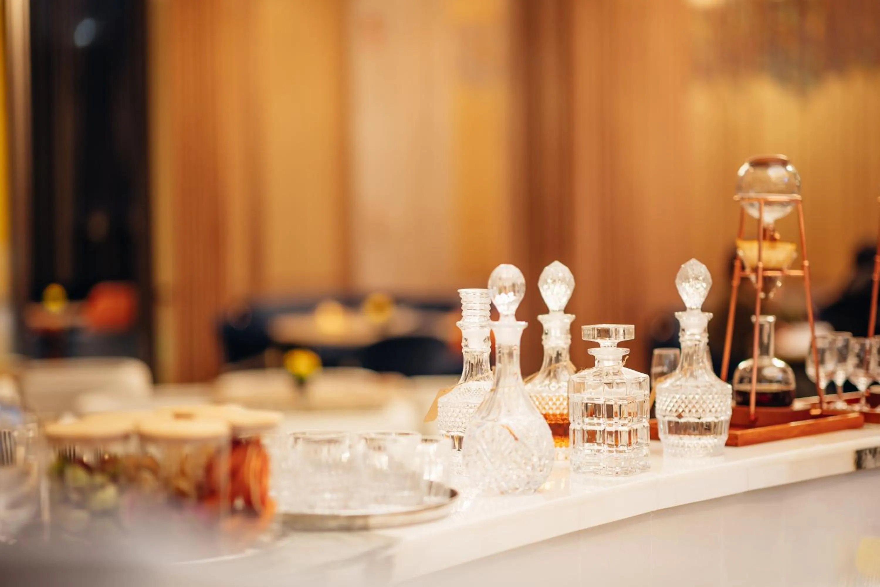 Lounge or bar in The Azure Qiantang, a Luxury Collection Hotel, Hangzhou