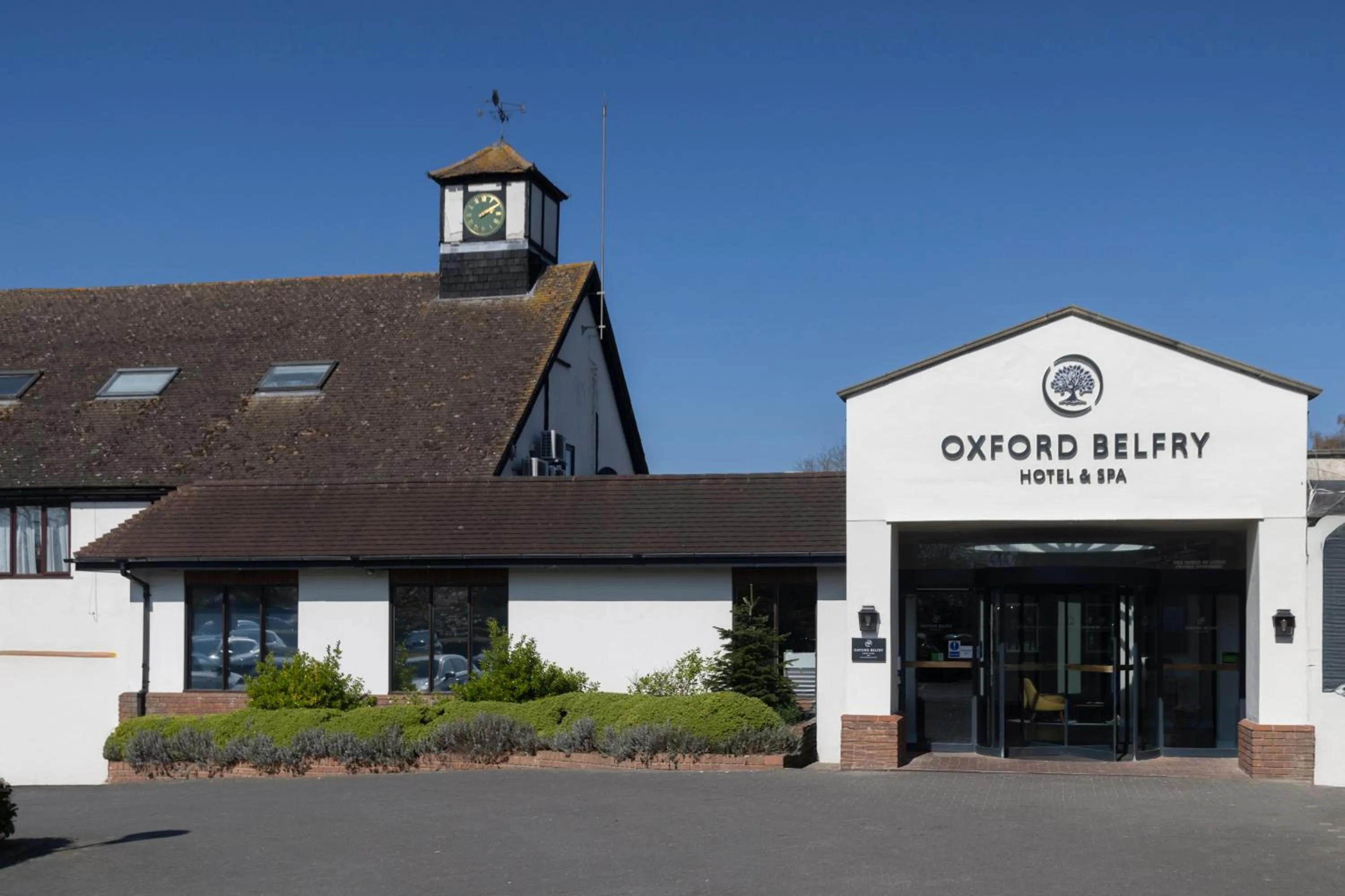 Facade/entrance in Oxford Belfry Hotel & Spa
