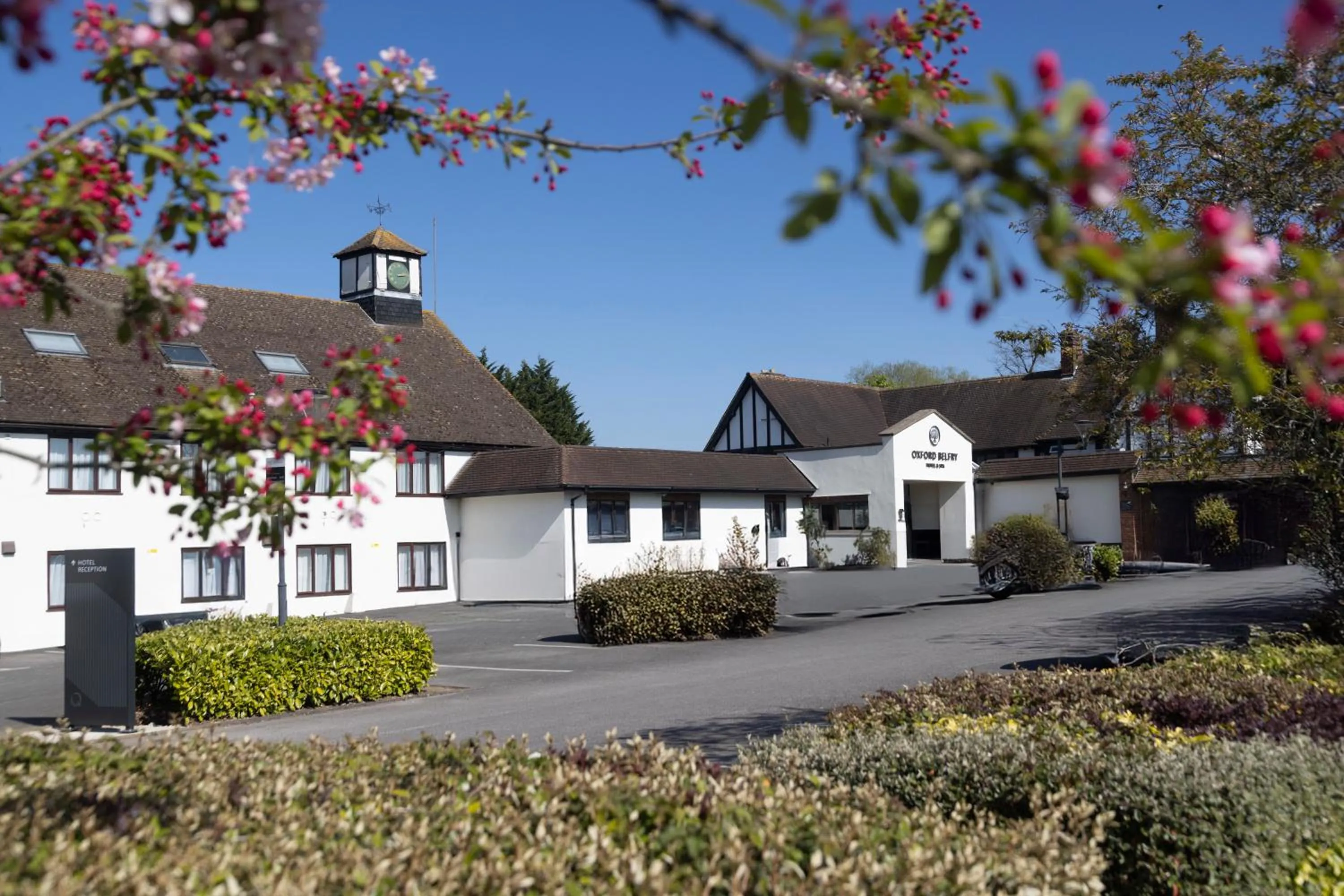 Facade/entrance in Oxford Belfry Hotel & Spa