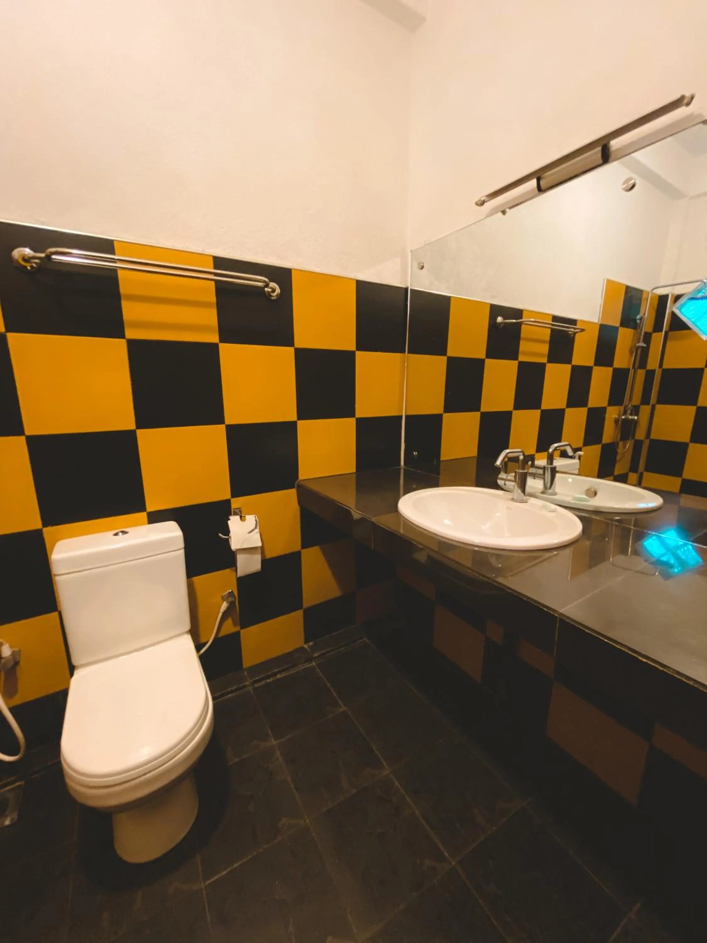 Toilet in Green Hill