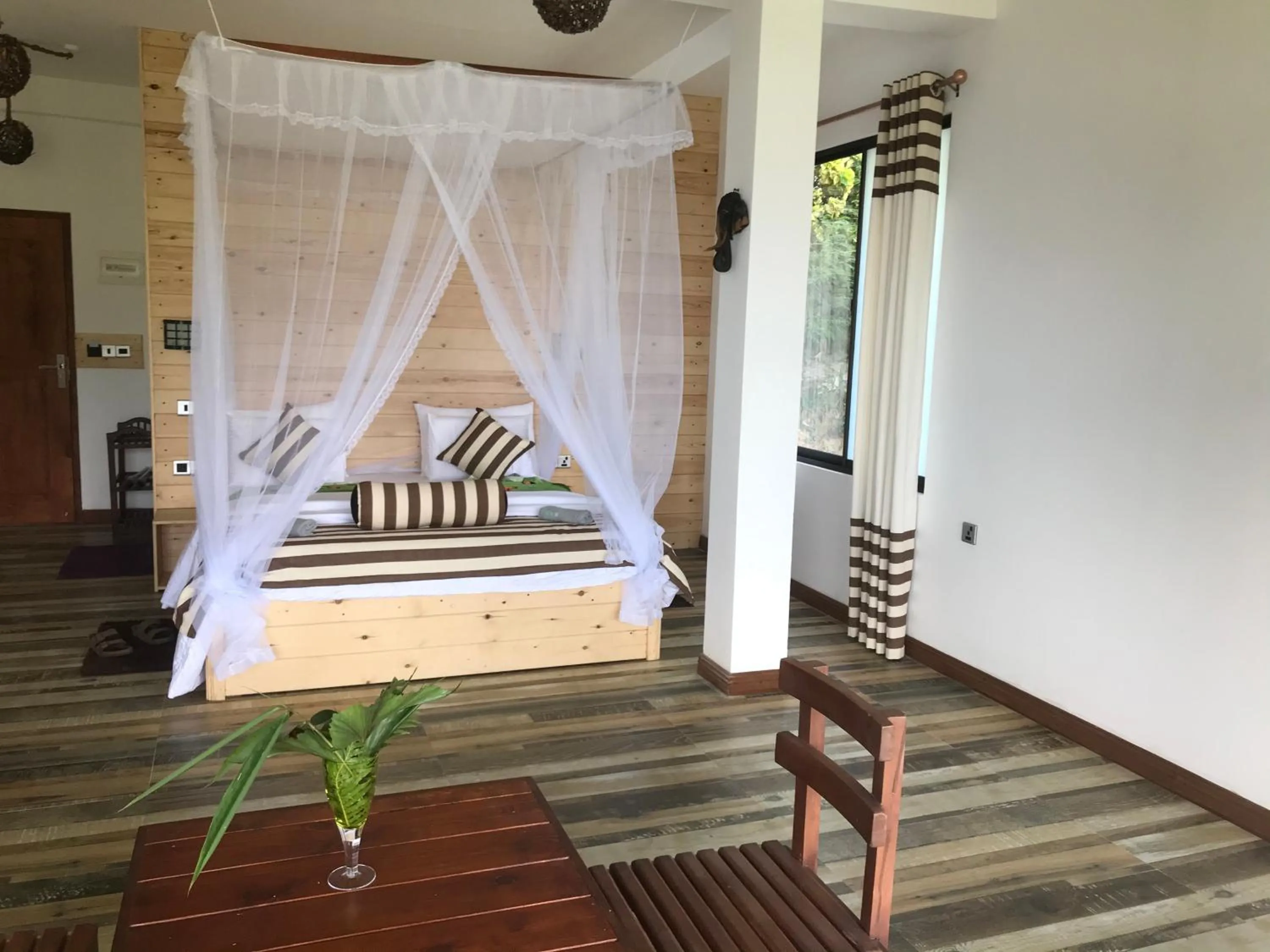 Bedroom, Bed in Green Hill