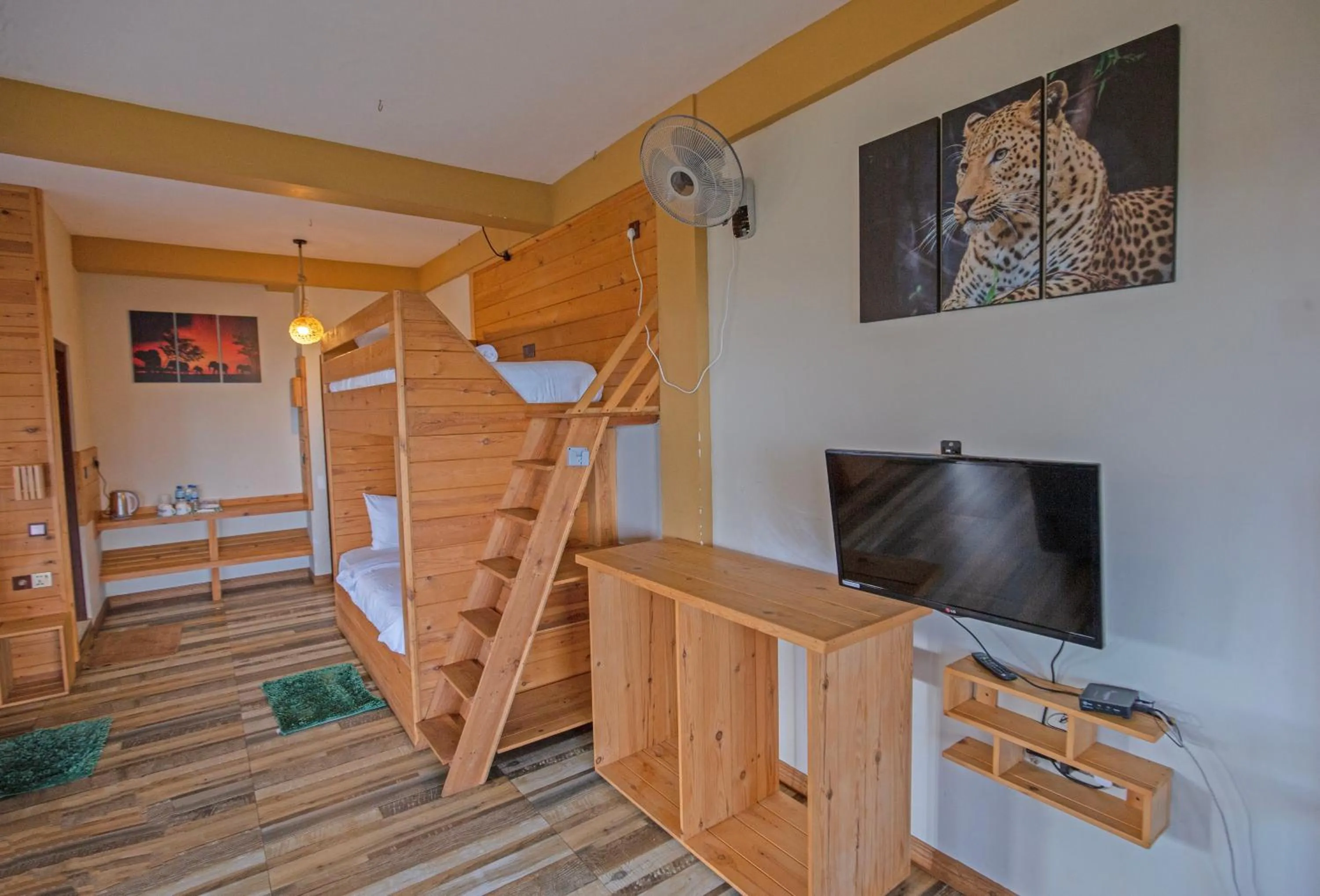 bunk bed in Green Hill