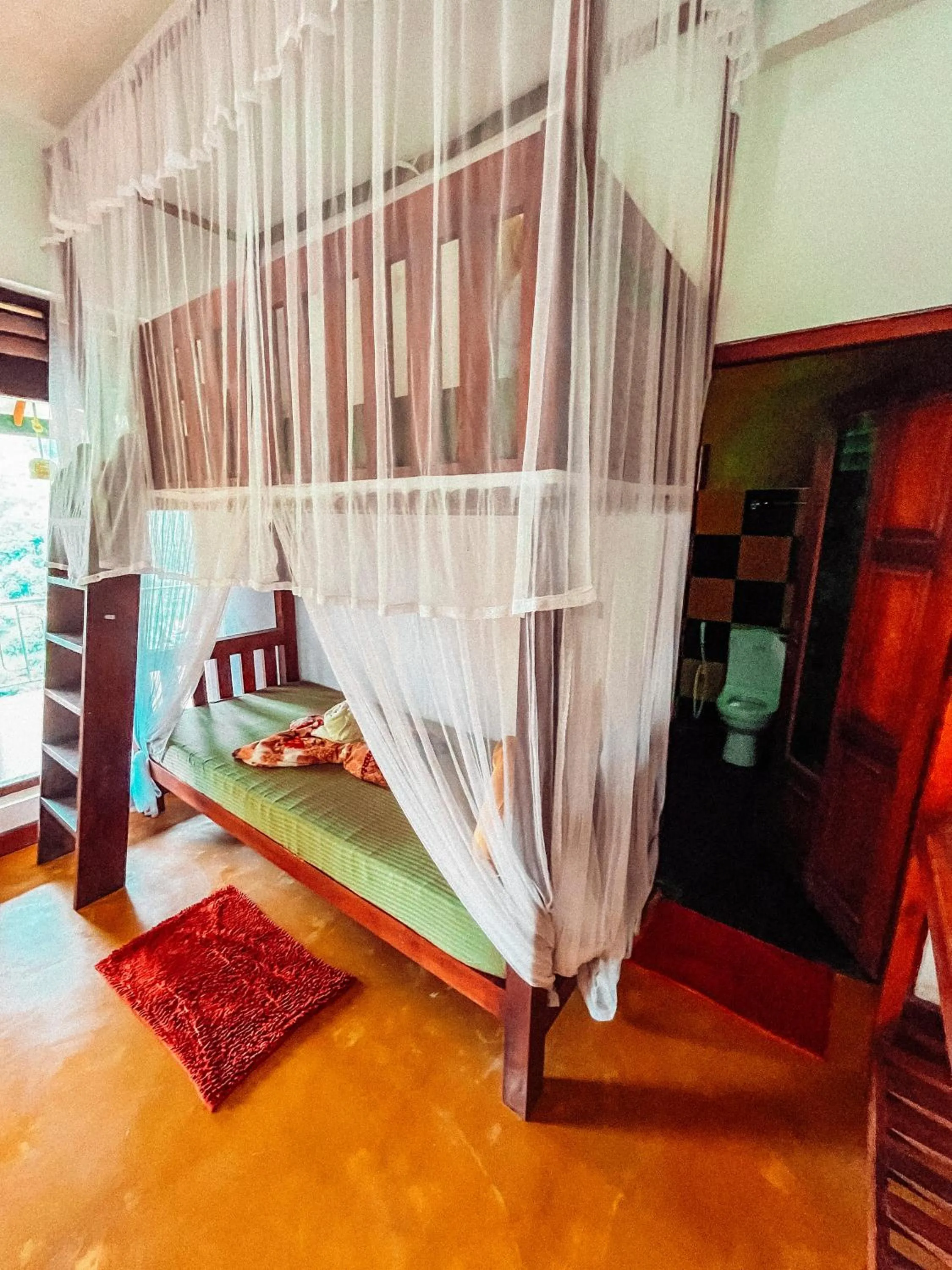 Bathroom, Bed in Green Hill