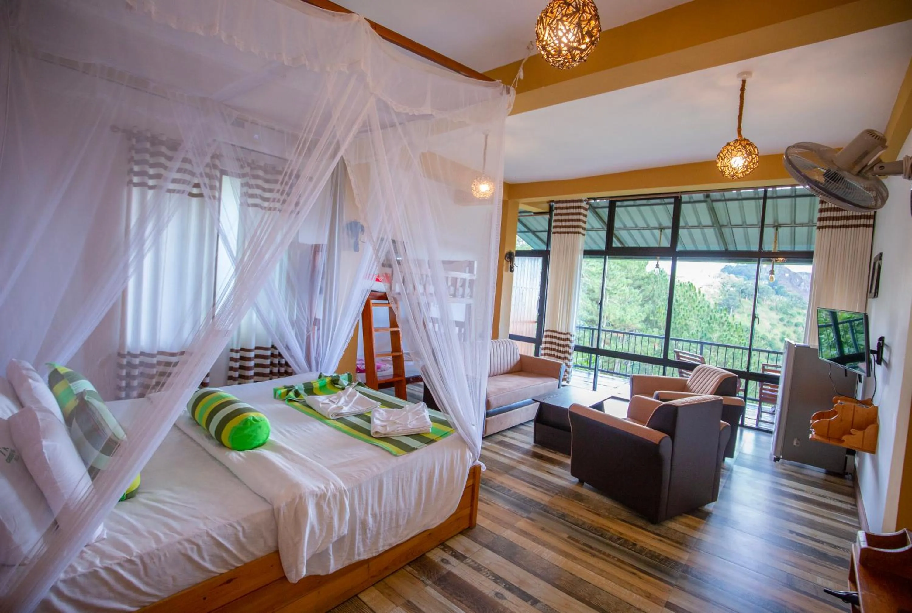 Bedroom, Bed in Green Hill