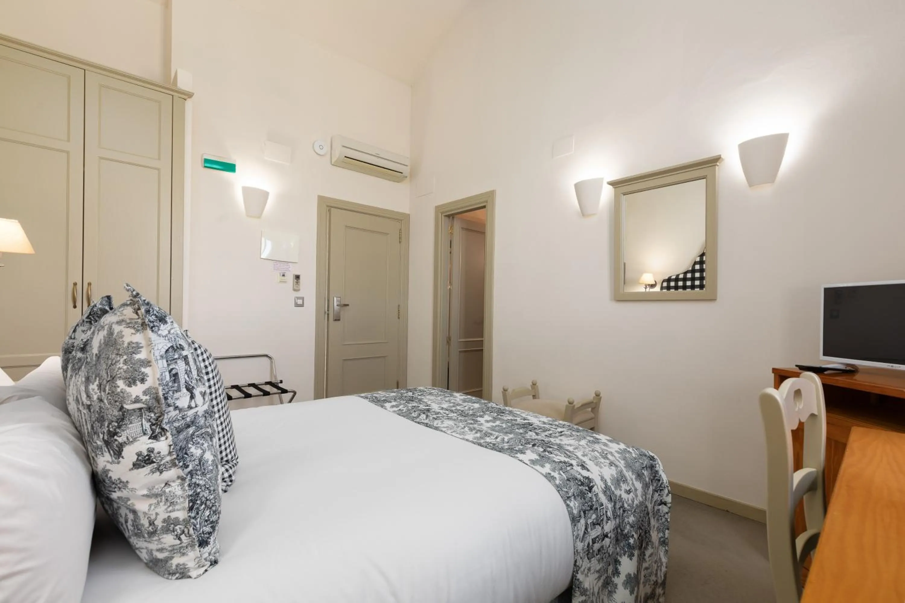 Bed in Maison Muralleta B&B