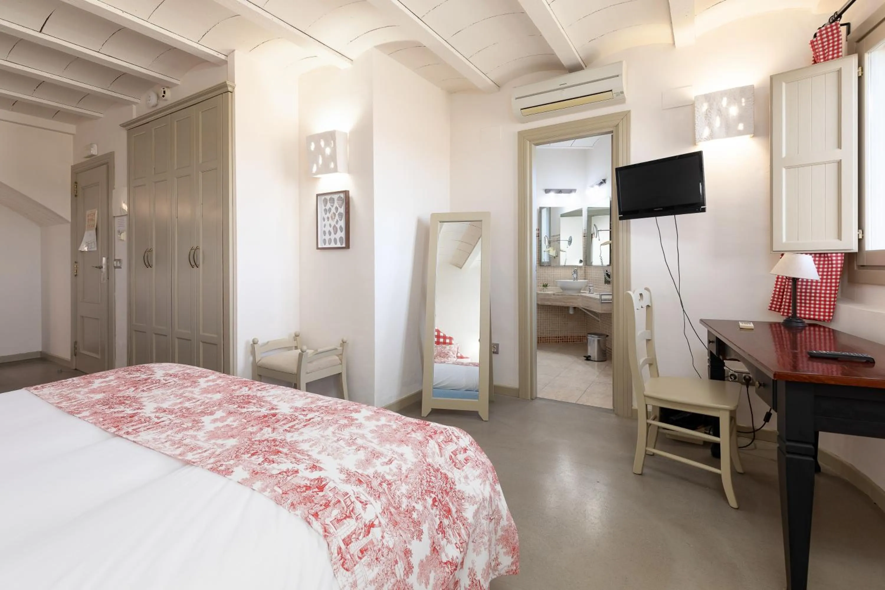 Bed in Maison Muralleta B&B
