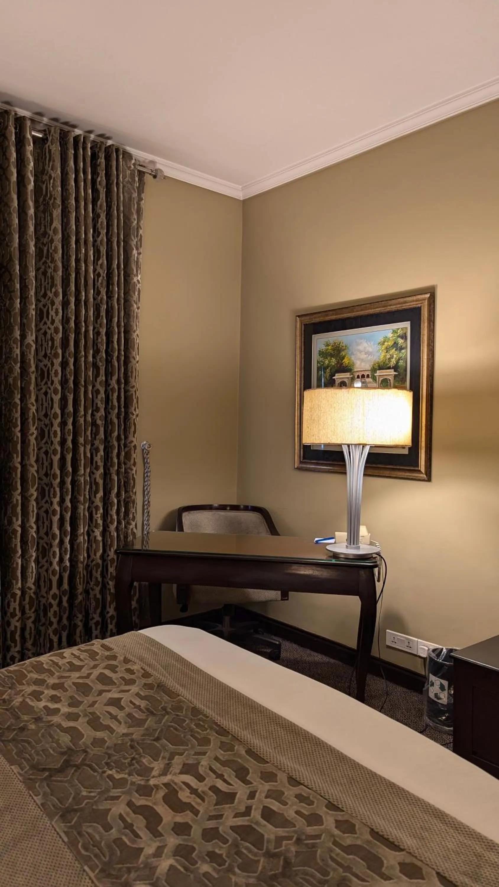 Seating area, Bed in Four Points by Sheraton Lahore