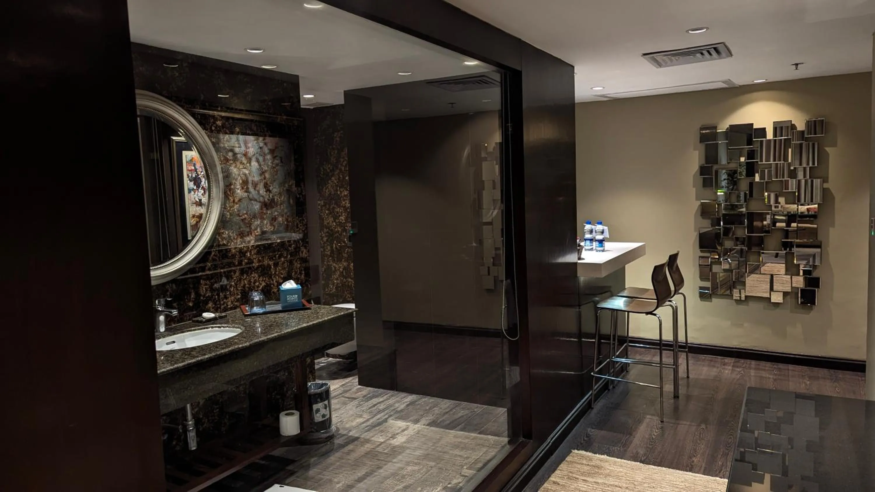 Bedroom in Four Points by Sheraton Lahore