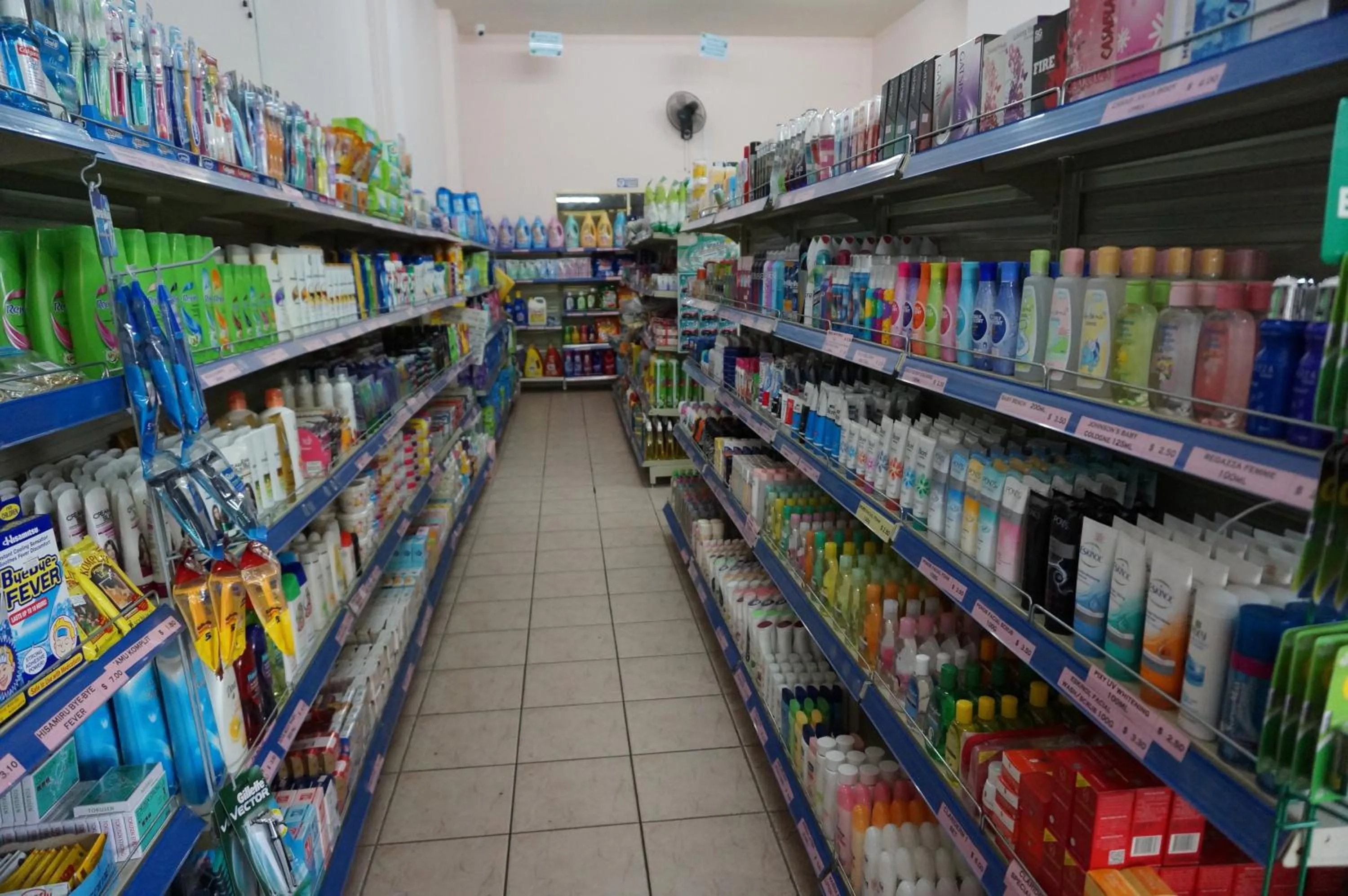 Supermarket/grocery shop in Jeruton Hotel