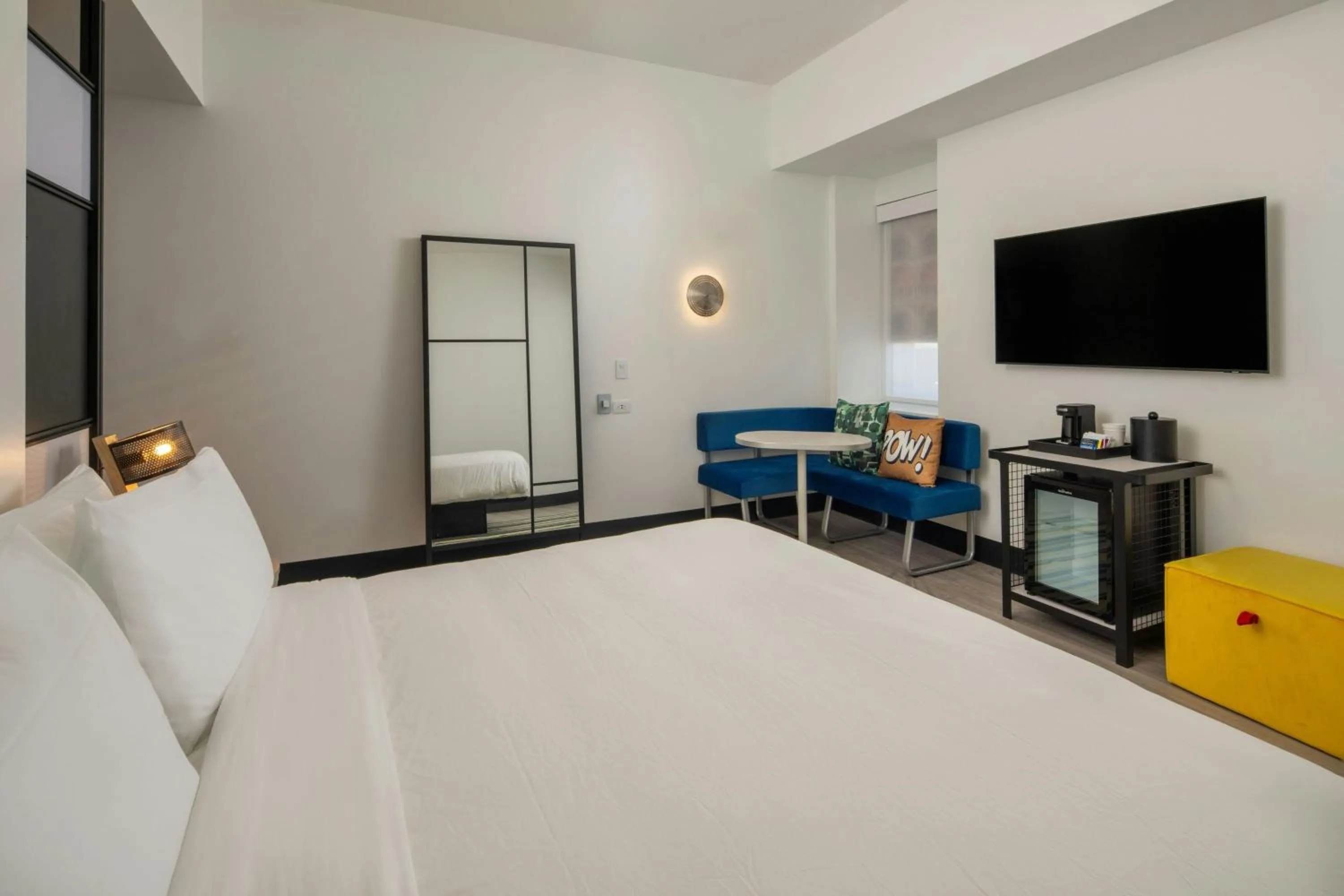 Photo of the whole room, Bed in Aloft Memphis Downtown