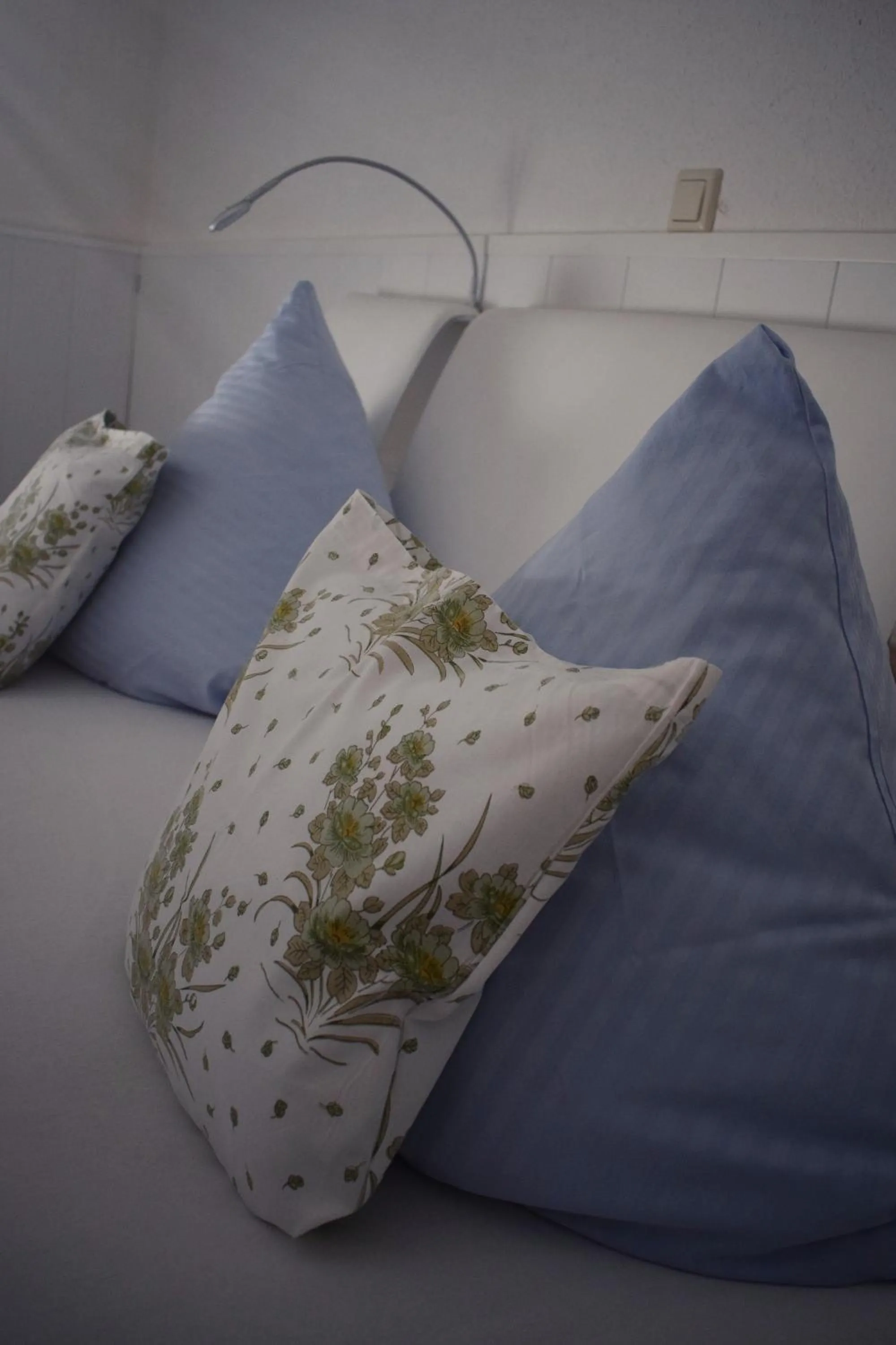 Photo of the whole room, Bed in Hotel zum Goldenen Wagen