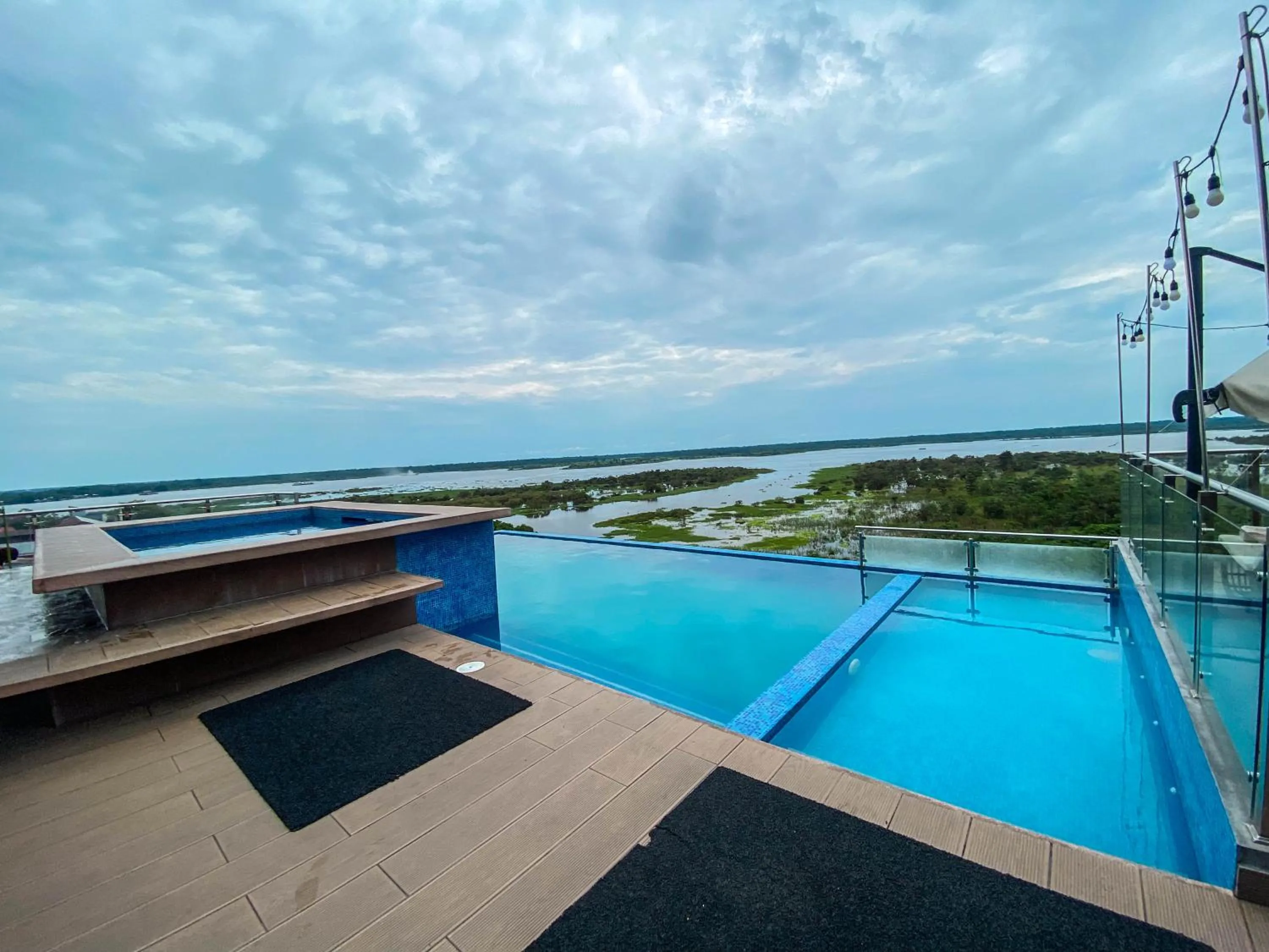 Swimming pool in Hotel de Turistas Iquitos