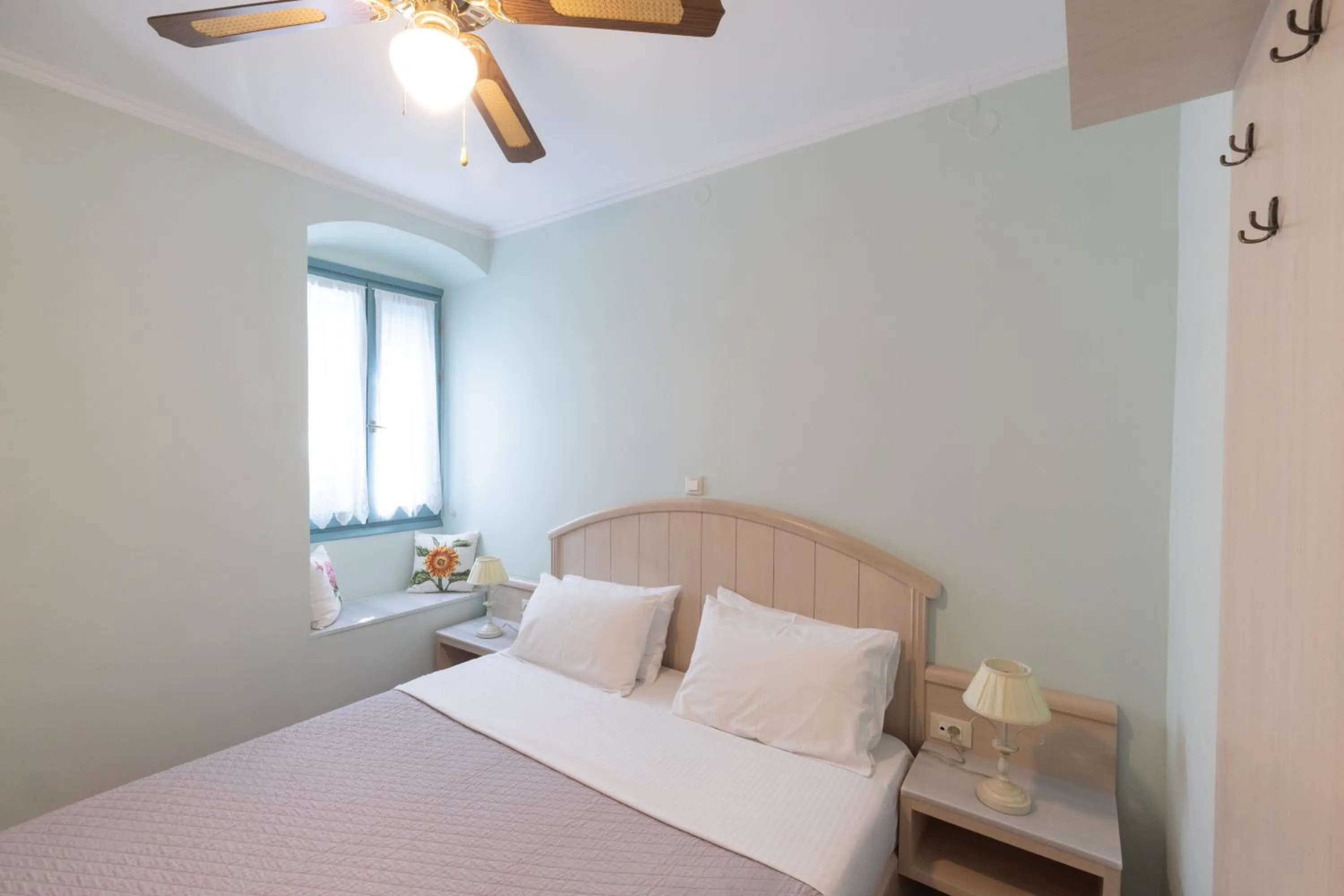 Bedroom, Bed in 999 Luxury Hotel